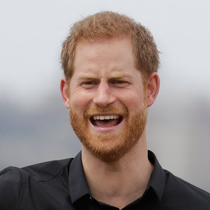 Prinz Harry reagiert bei einem öffentlichen Auftritt.