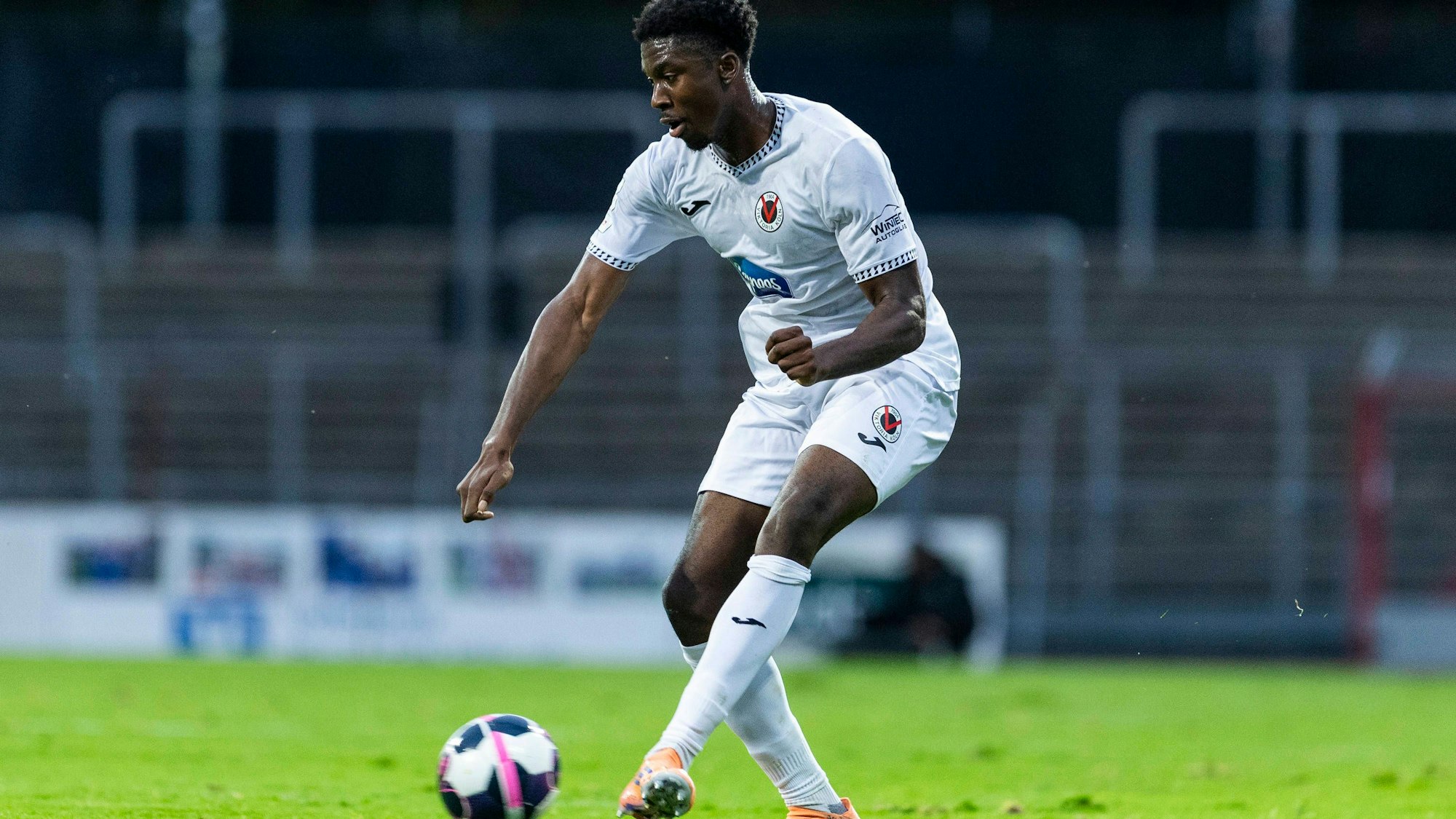 Cologne Cup 2025 09.10.2025 Joel Agyekum Viktoria Köln, 3 beim Cologne Cup 2025 im Spiel Fortuna Köln gegen Viktoria Köln am 09.10.2025 im Südstadion in Köln *** Cologne Cup 2025 09 10 2025 Joel Agyekum Viktoria Köln, 3 at the Cologne Cup 2025 in the match Fortuna Köln vs Viktoria Köln on 09 10 2025 at the Südstadion in Cologne Copyright: xBEAUTIFULxSPORTS/Meuselx