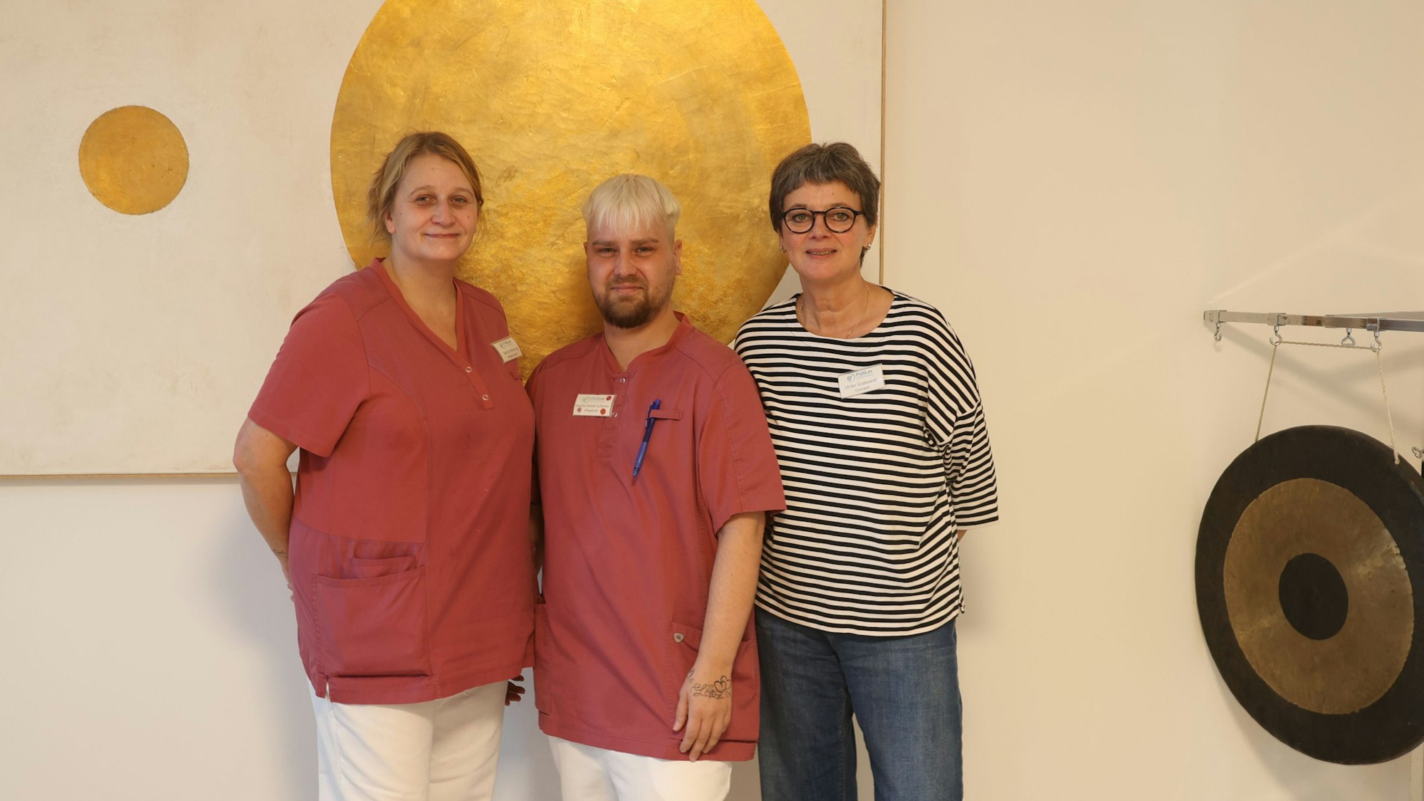 Alltagshelden im Pallilev: Pflegekräfte Sabrina Westring, Sascha-Daniel Schmidz, Sterbebegleiterin Ulrike Krabowski im Ruheraum
