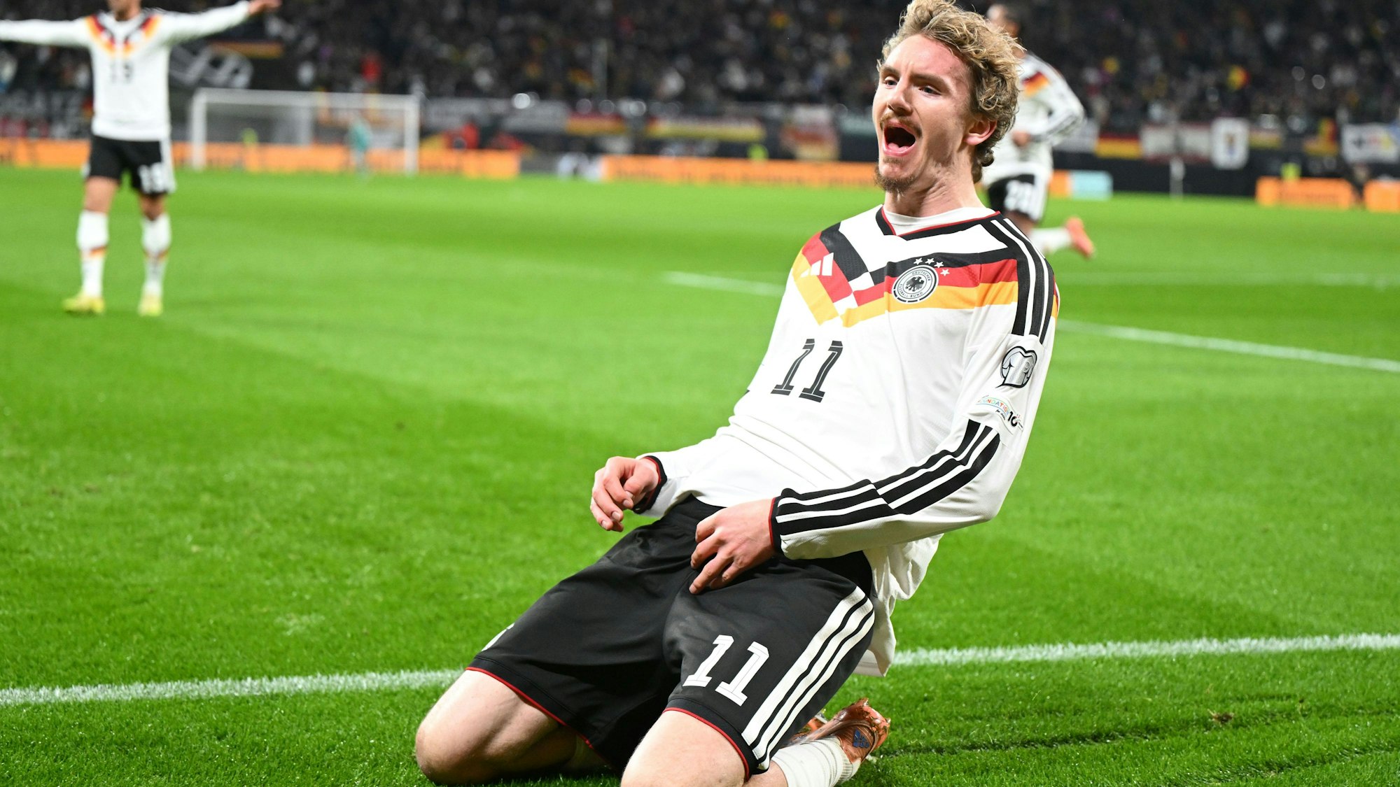 Nick Woltemade feiert seinen Treffer zum 1:0.