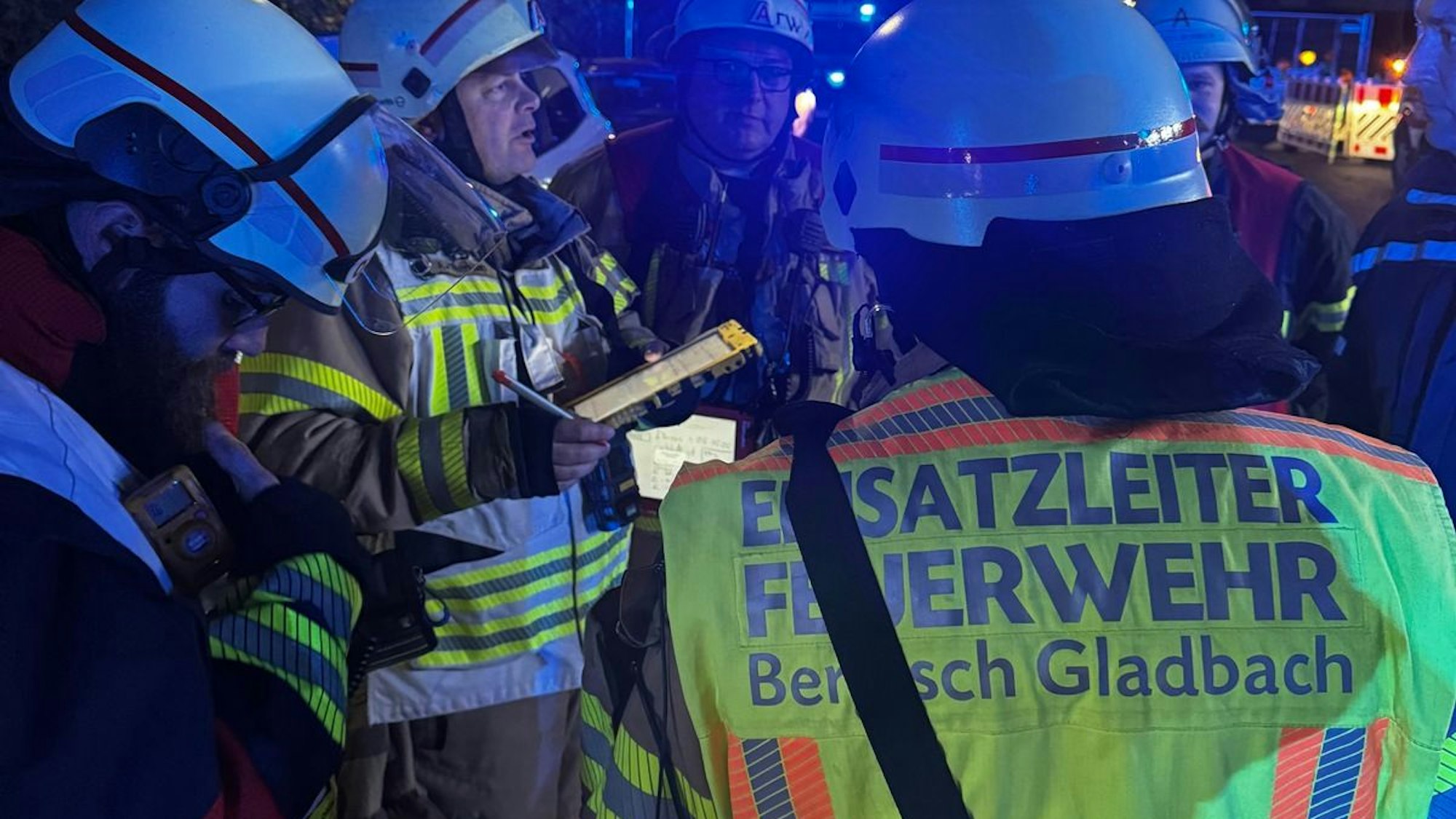 Feuerwehreinsatz wegen unklarem Geruch in einem Hochhaus in Bockenberg.