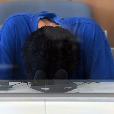 Der Angeklagte im Gerichtssaal des Oberlandesgerichts. Auf dem Stadtfest in Solingen hatte der Syrer Issa Al H. (27) drei Menschen erstochen.