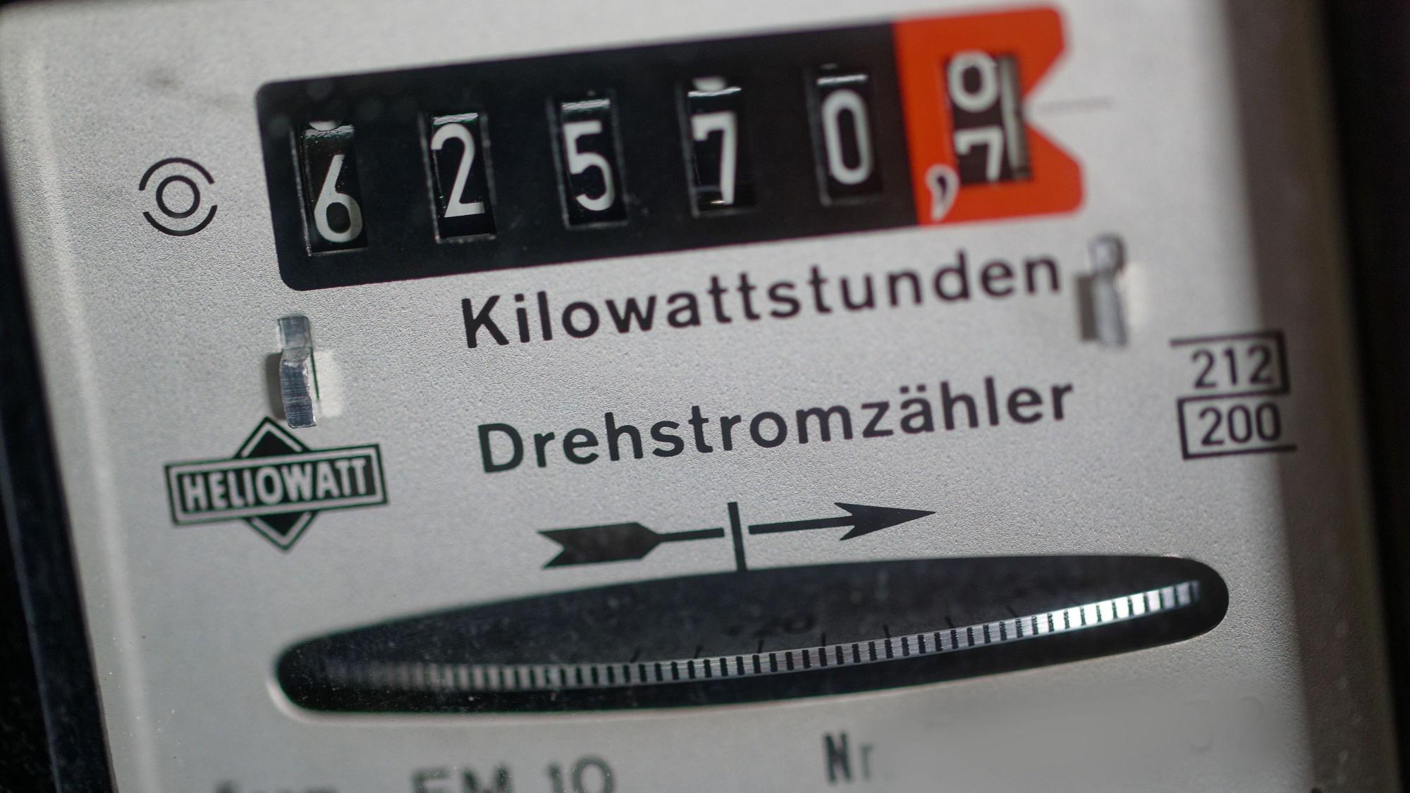 Ein Stromzähler zeigt den Stromverbrauch.