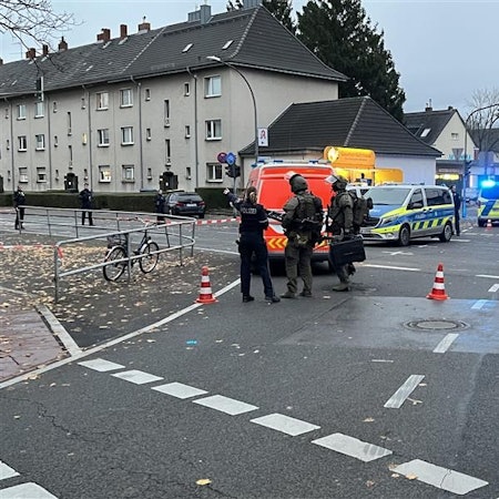 Die Polizei ist aktuell mit einem Großaufgebot in Ossendorf im Einsatz