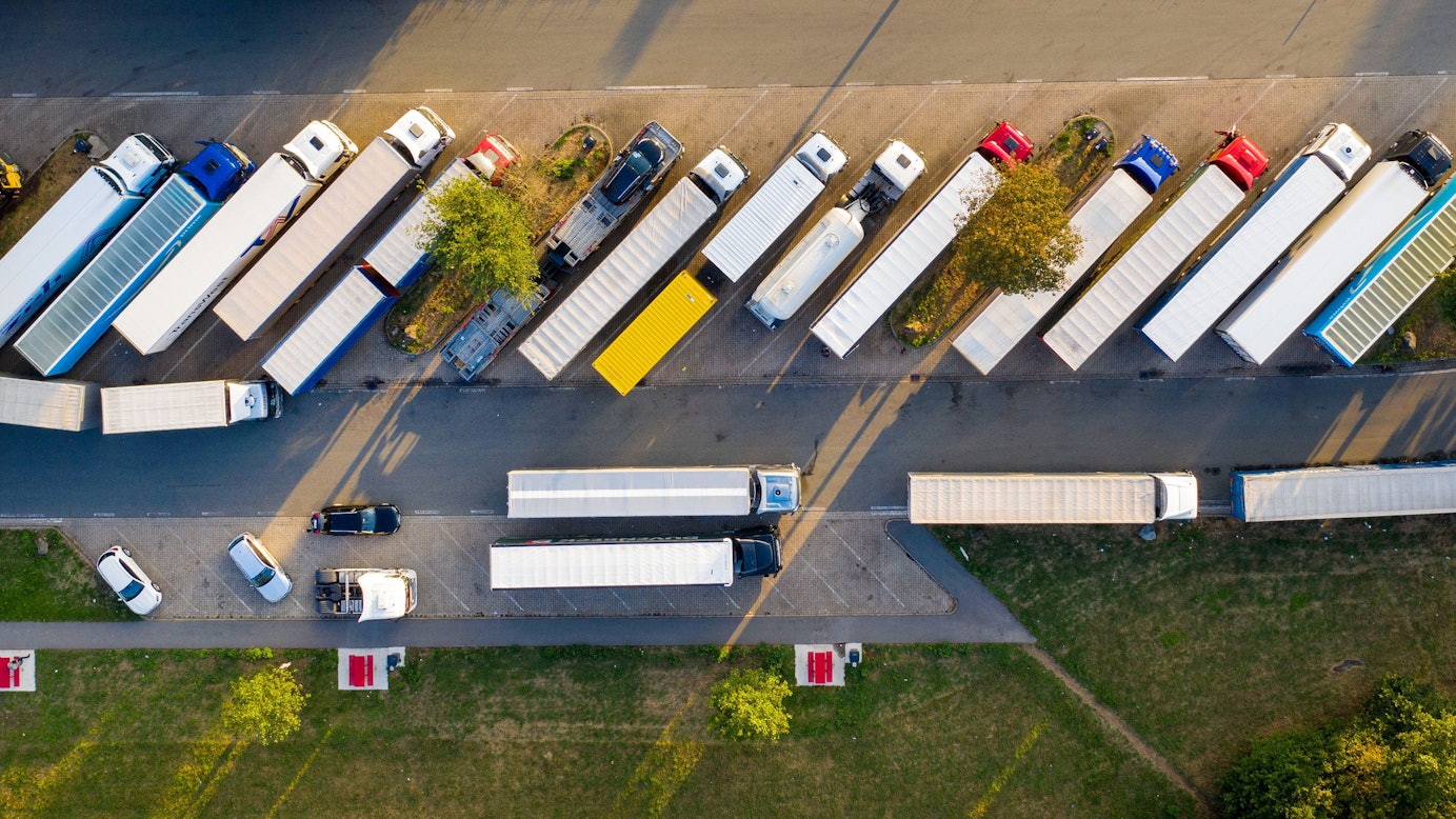 Der Kampf um einen Lkw-Parkplatz an einer Autobahn-Raststätte wie in an der A57 in Krefeld wird immer härter.