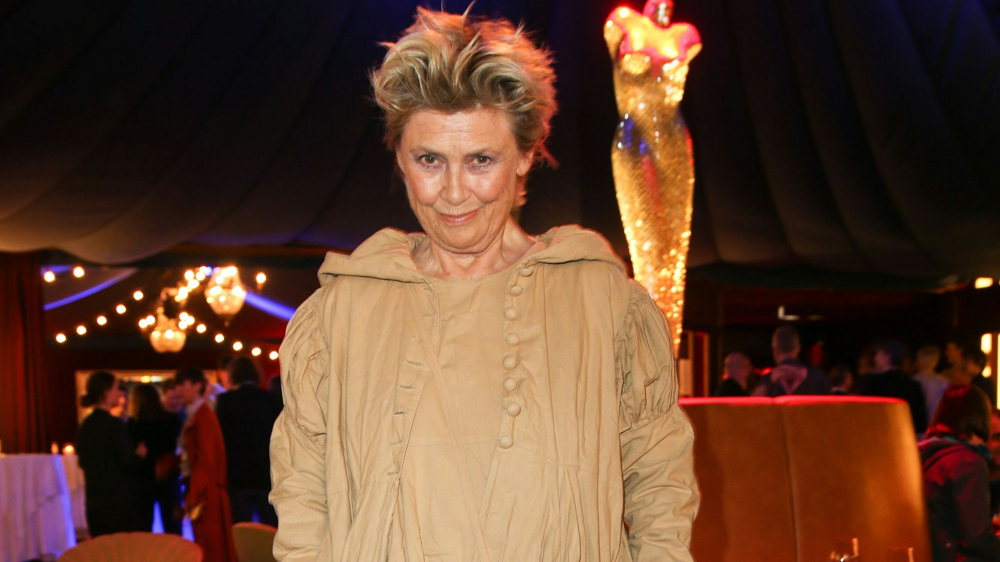 Gitte Hænning während der Uraufführung von „Dee Frost Welt – Lieder im Tipi“ am Kanzleramt.