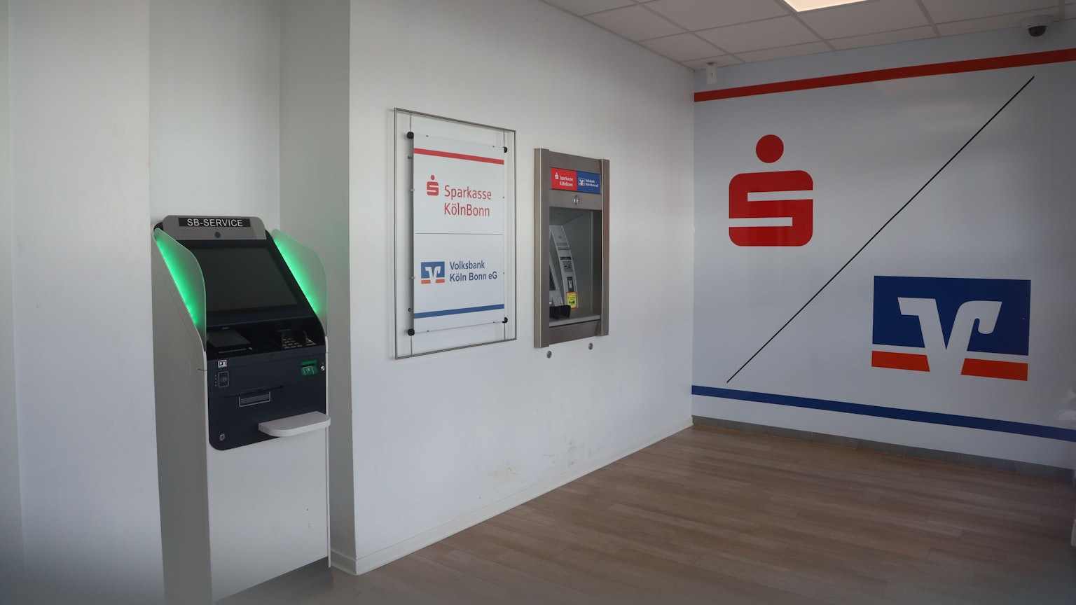 Gemeinsame Geldautomaten von Sparkasse und Volksbank in Köln-Esch