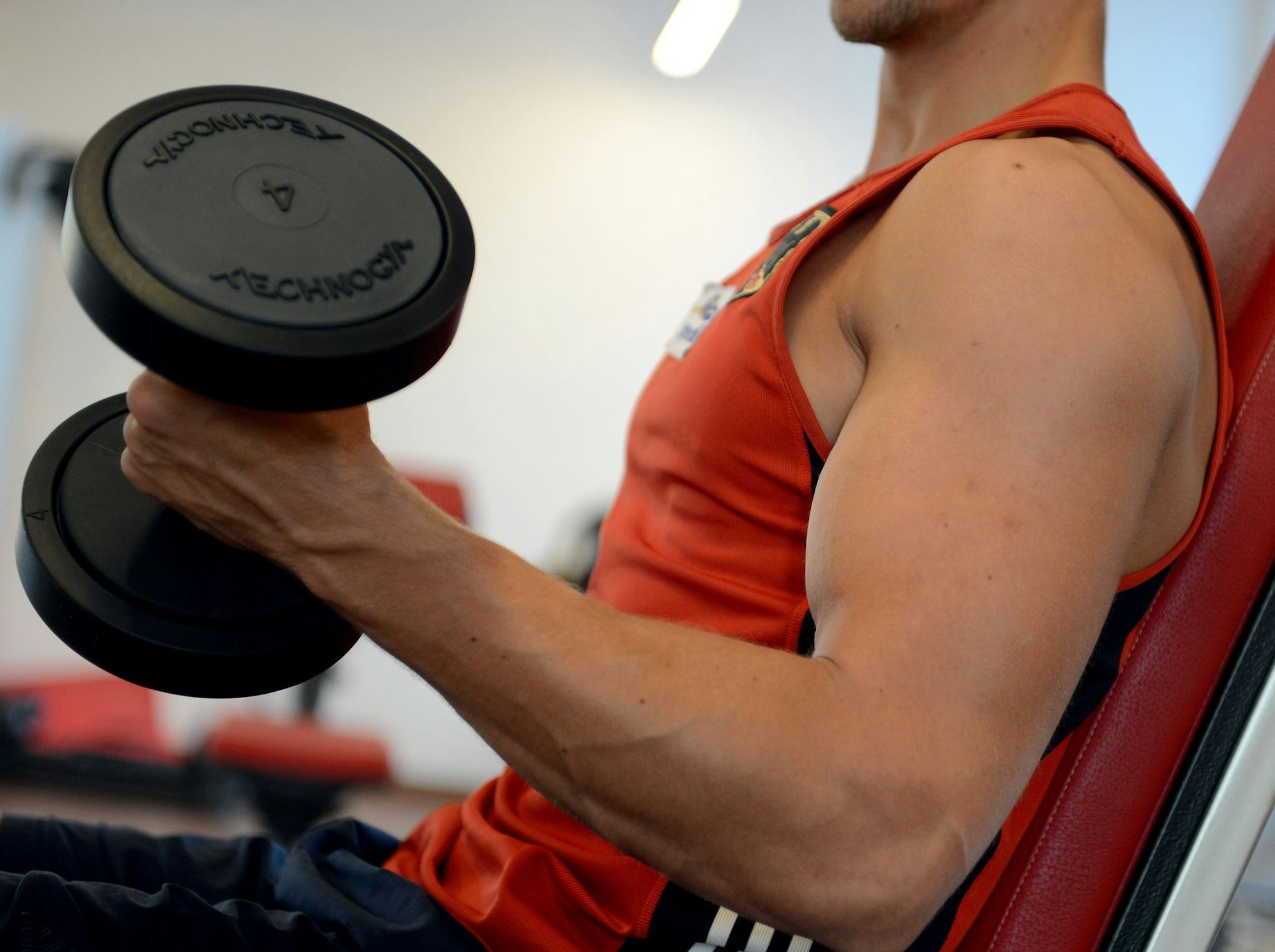 Laut Männlichkeitsforscher Boris von Heesen ist eine der besonders hartnäckigen Erzählungen zum Thema Männlichkeit, dass Männer körperlich unzerstörbar sein müssen. (Symbolbild)