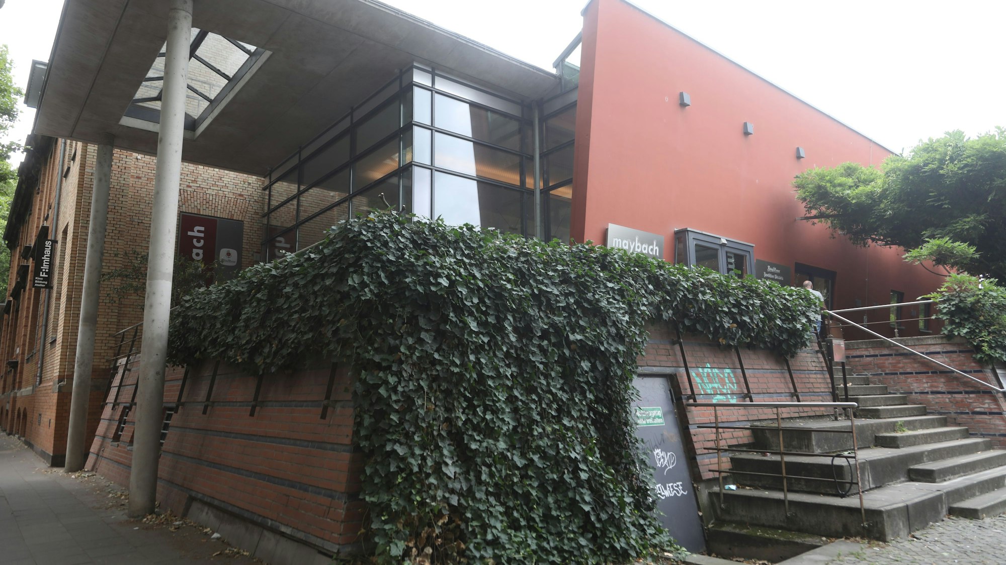 Der Biergarten im Innenhof des Filmhaus Maybach in der Maybachstraße.