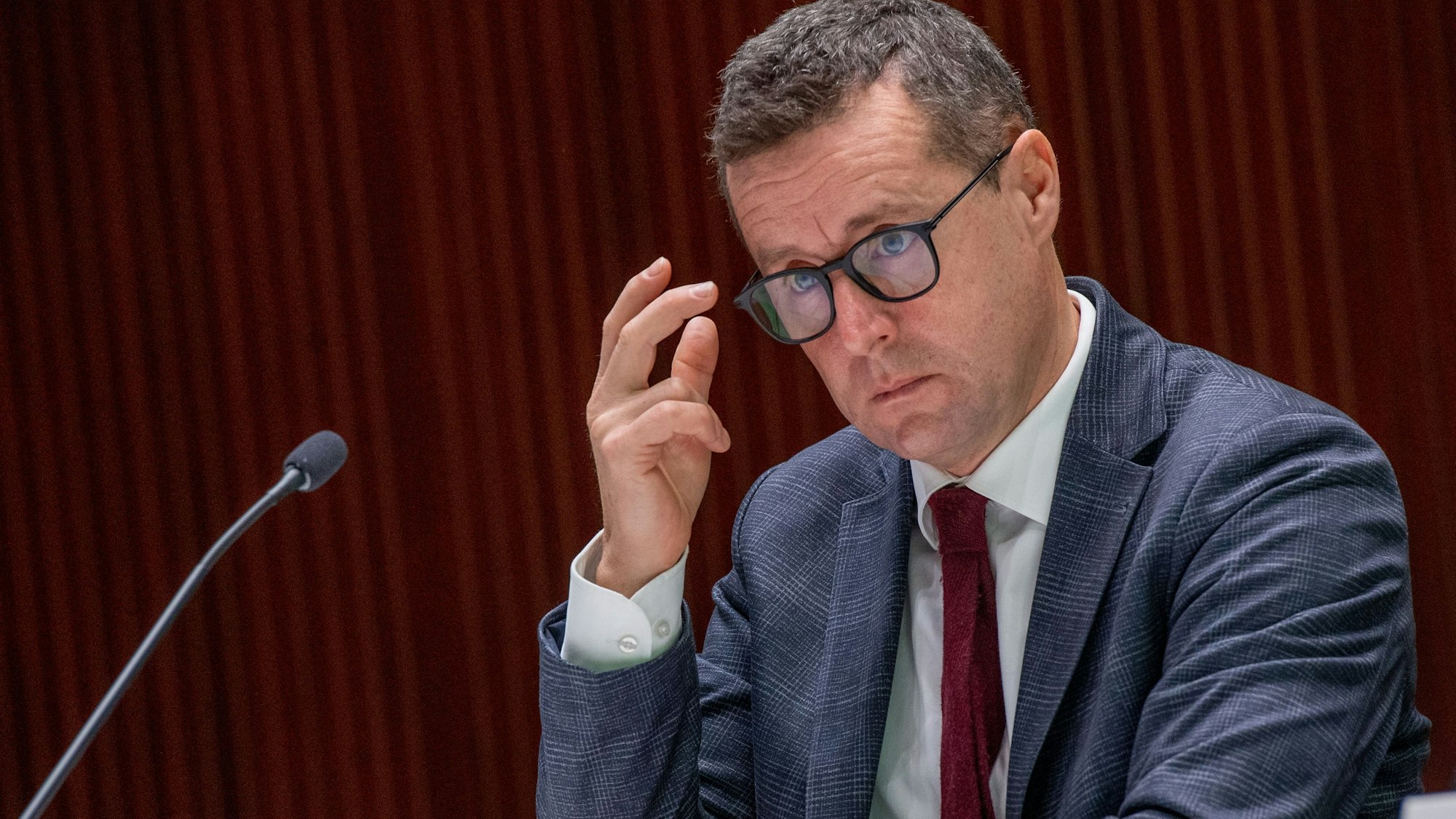 Hansjörg Mayr (Staatsanwaltschaft IBK) nimmt an einer Pressekonferenz der Landespolizeidirektion Tirol zur Auffindung von zwei Opfern eines Doppelmordes in Innsbruck teil.