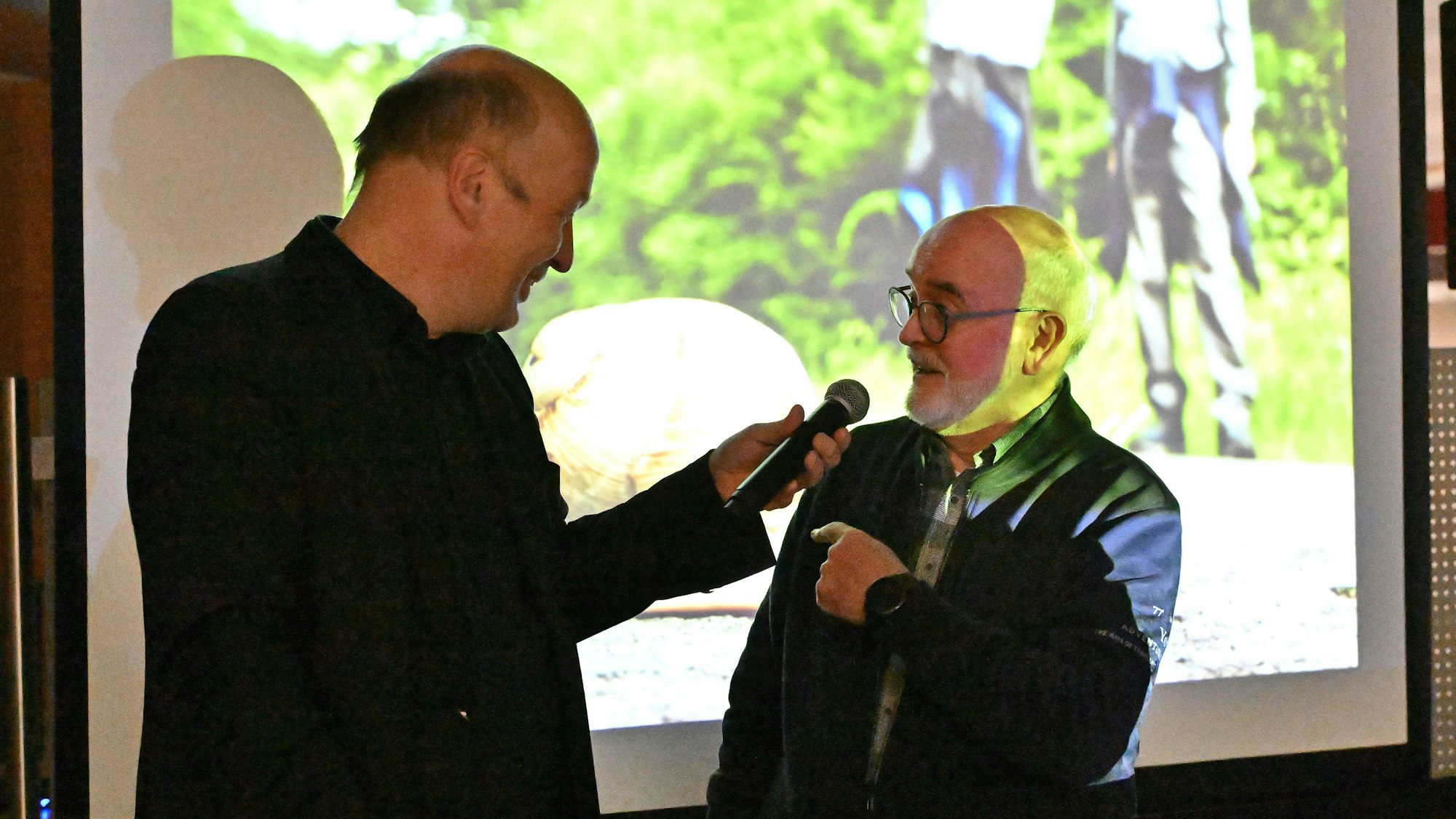 Redaktionsleiter Guido Wagner interviewt Wolfgang Müller.