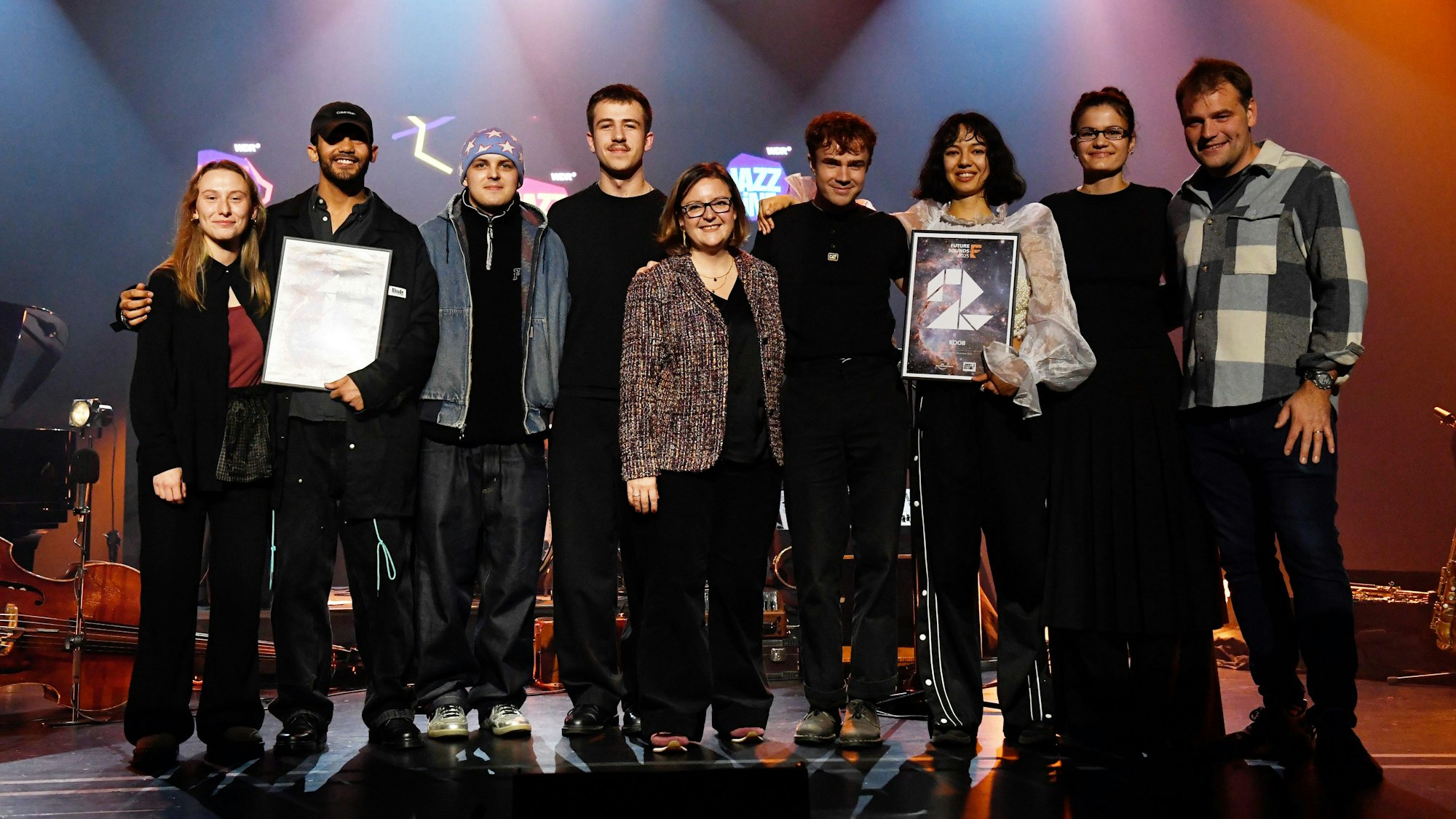 Die ersten beiden Plätze des Future-Sounds-Nachwuchswettbewerbs der Leverkusener Jazztage: das Darius Blair Quartett mit Korinna Krumpholz (Sparda-Stiftung), KOOB, mit Fabian Stiens (Leverkusener Jazztage).
