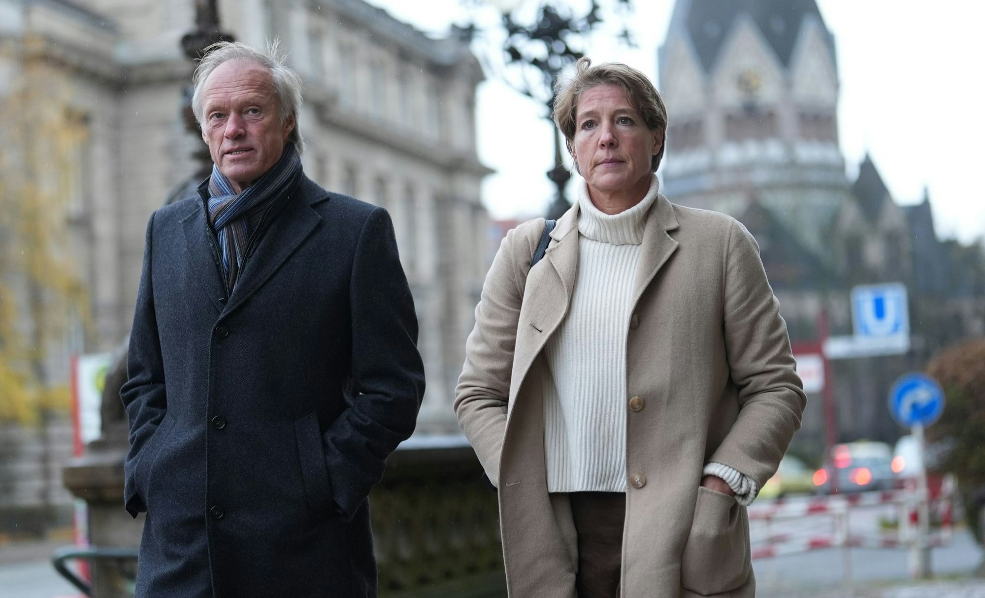 Auch Blocks Lebensgefährte, der Ex-Sportmoderator Gerhard Delling, ist angeklagt.