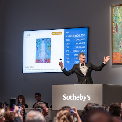 18.11.2025, USA, New York: Das Gemälde «Portrait of Elisabeth Lederer» des österreichischen Malers Gustav Klimt (1862-1918) ist in New York für 236,4 Millionen Dollar versteigert worden - und damit zum zweitteuersten je bei einer Auktion verkauften Werk der Kunstgeschichte geworden.