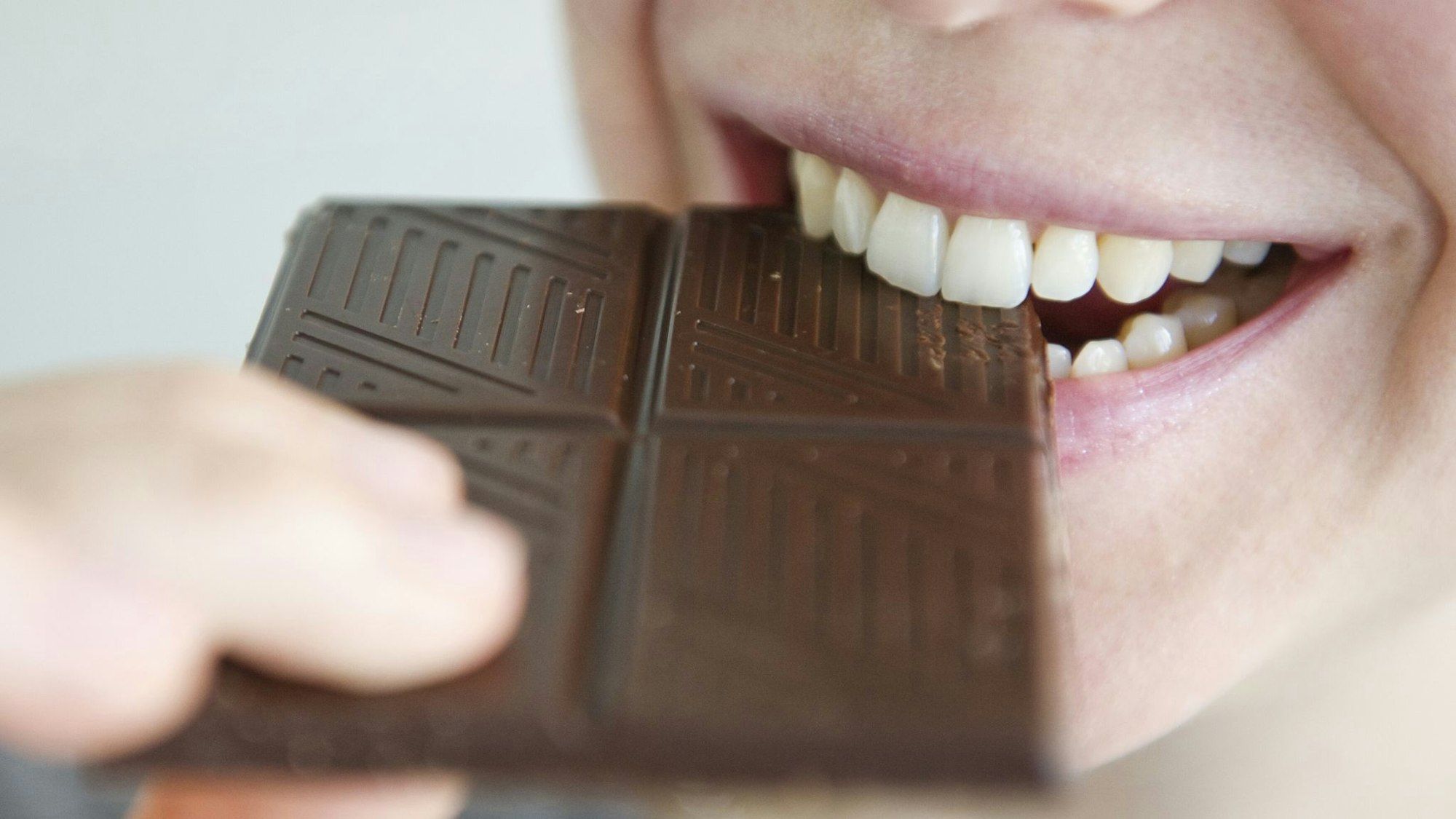 Schokolade sollte deutlich nach Kakao schmecken, leicht cremig sein und auf der Zunge zergehen.