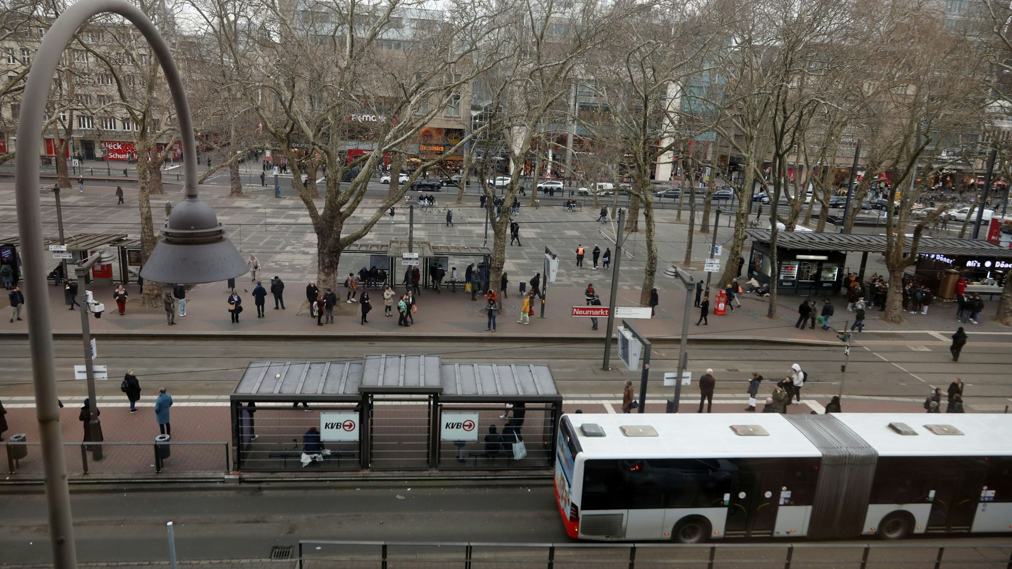 11.02.2025, Köln: Die Drogenszene am Neumarkt. Foto: Arton Krasniqi