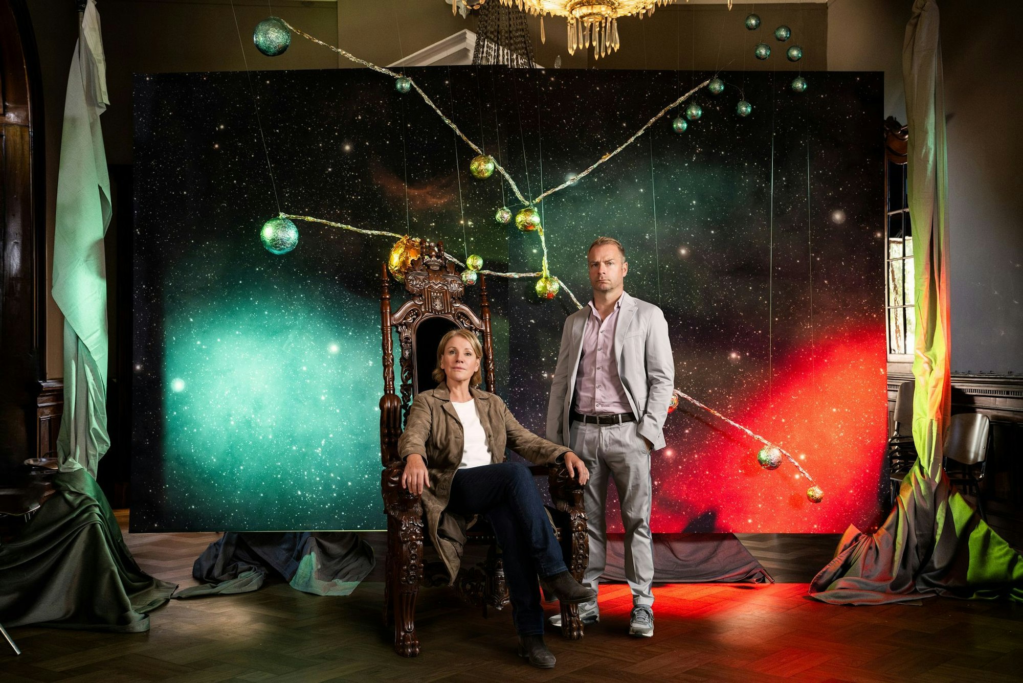 Marie Brand (Mariele Millowitsch) und Jürgen Simmel (Hinnerk Schönemann) müssen sich in ihrem neuen Fall mit Verschwörungstheorien rund um das Planetensystem Aldebaran beschäftigen.