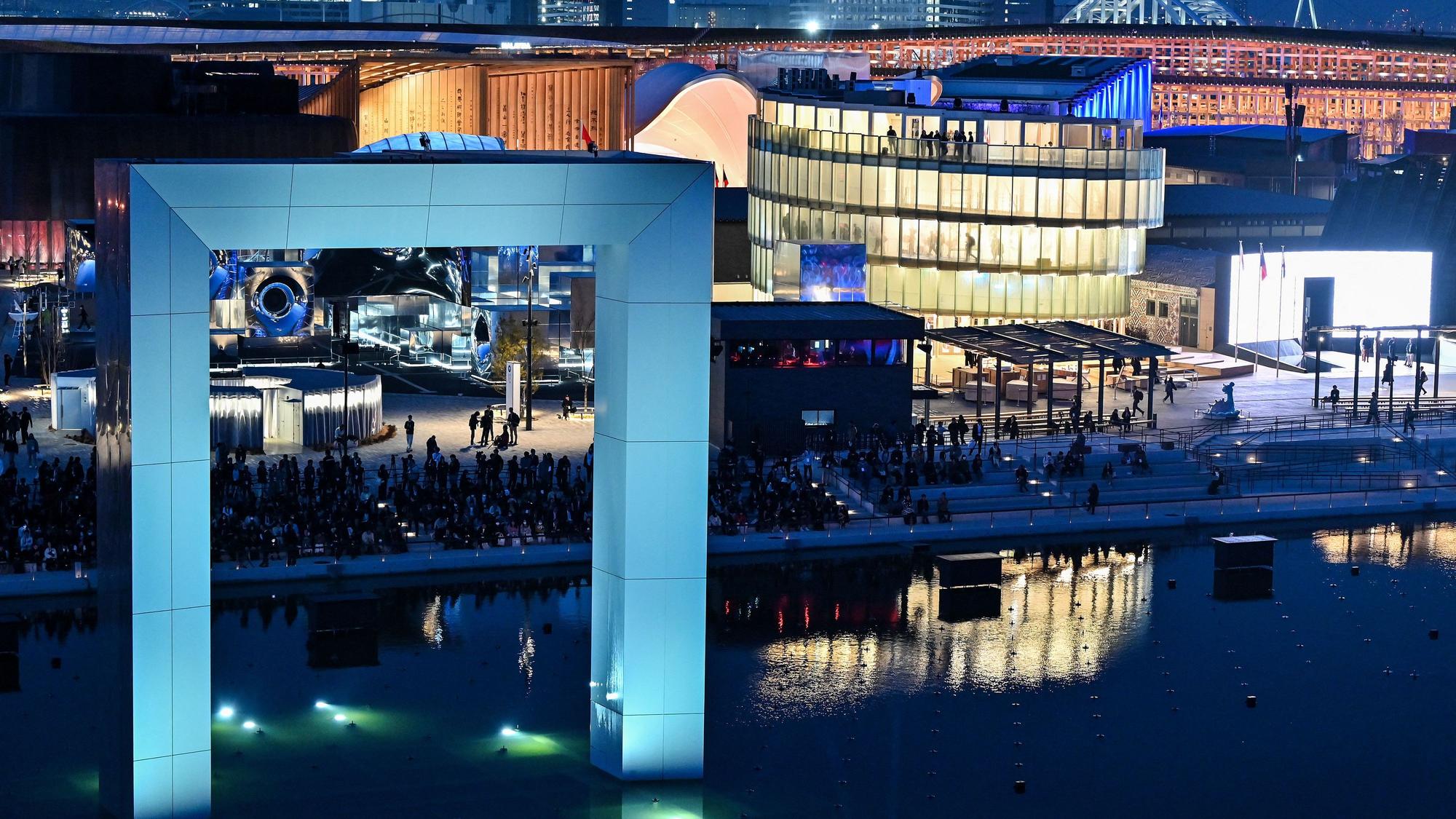 Osaka zählt laut UN-Bericht weiterhin zu den bevölkerungsreichsten Metropolen der Welt – ein Eindruck, den auch die eindrucksvoll beleuchtete Waterfront zur Expo 2025 vermittelt.