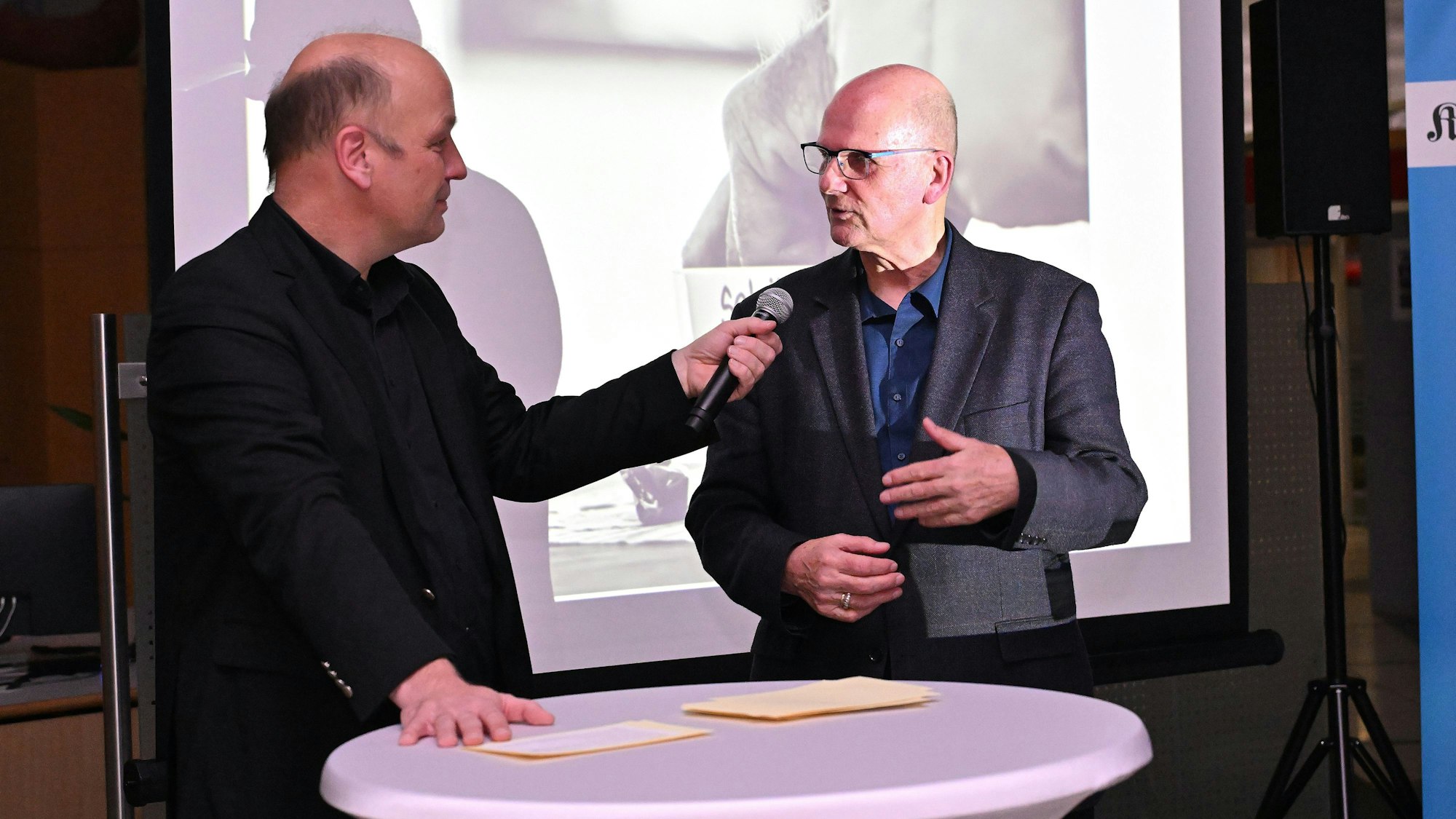 Redaktionsleiter Guido Wagner interviewt Andreas Heine.