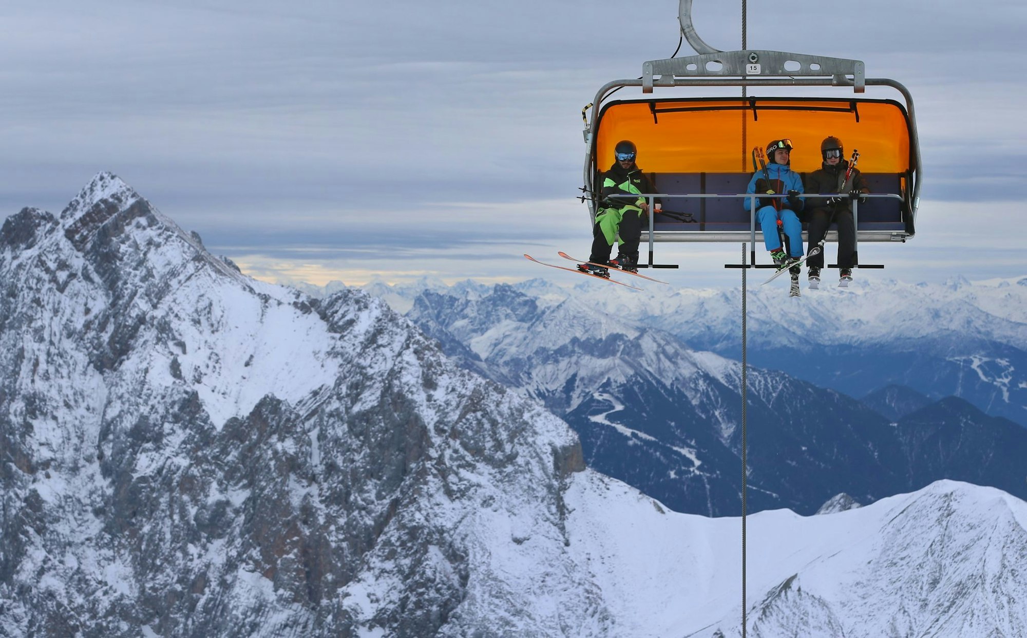 Bald startet der Skibetrieb auch an der Zugspitze. (Archivfoto)