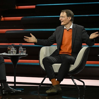 Moderator Markus Lanz diskutierte in seinem ZDF-Talk unter anderem mit Karl Lauterbach über die Rente. (Archivbild)