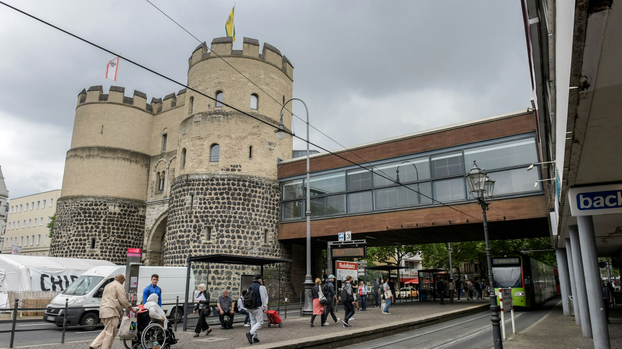 In der mittlerweile abgebrochnenen Brücke trafen sich die Karnevalisten früher.