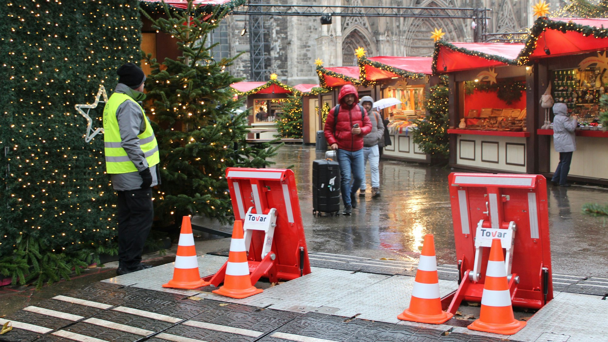 Weihnachtsmarkt am Dom: Wie sicher fühlen sich Besucherinnen und Besucher?