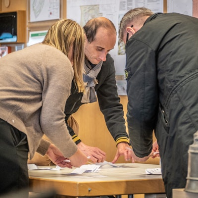 Auszählung einer geheimen Abstimmung am 27. Oktober 2025 im Stadtrat
