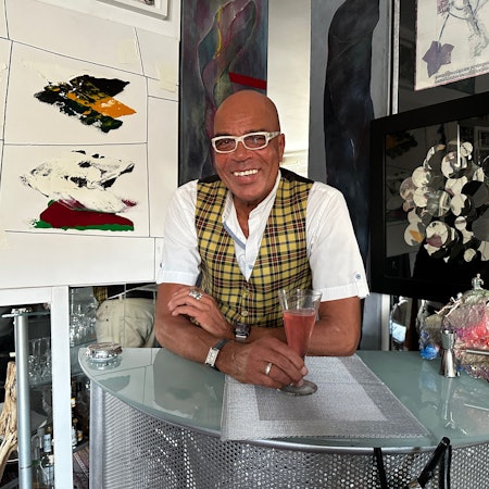 Markus Burghardt braucht eine Bar im Wohnzimmer.