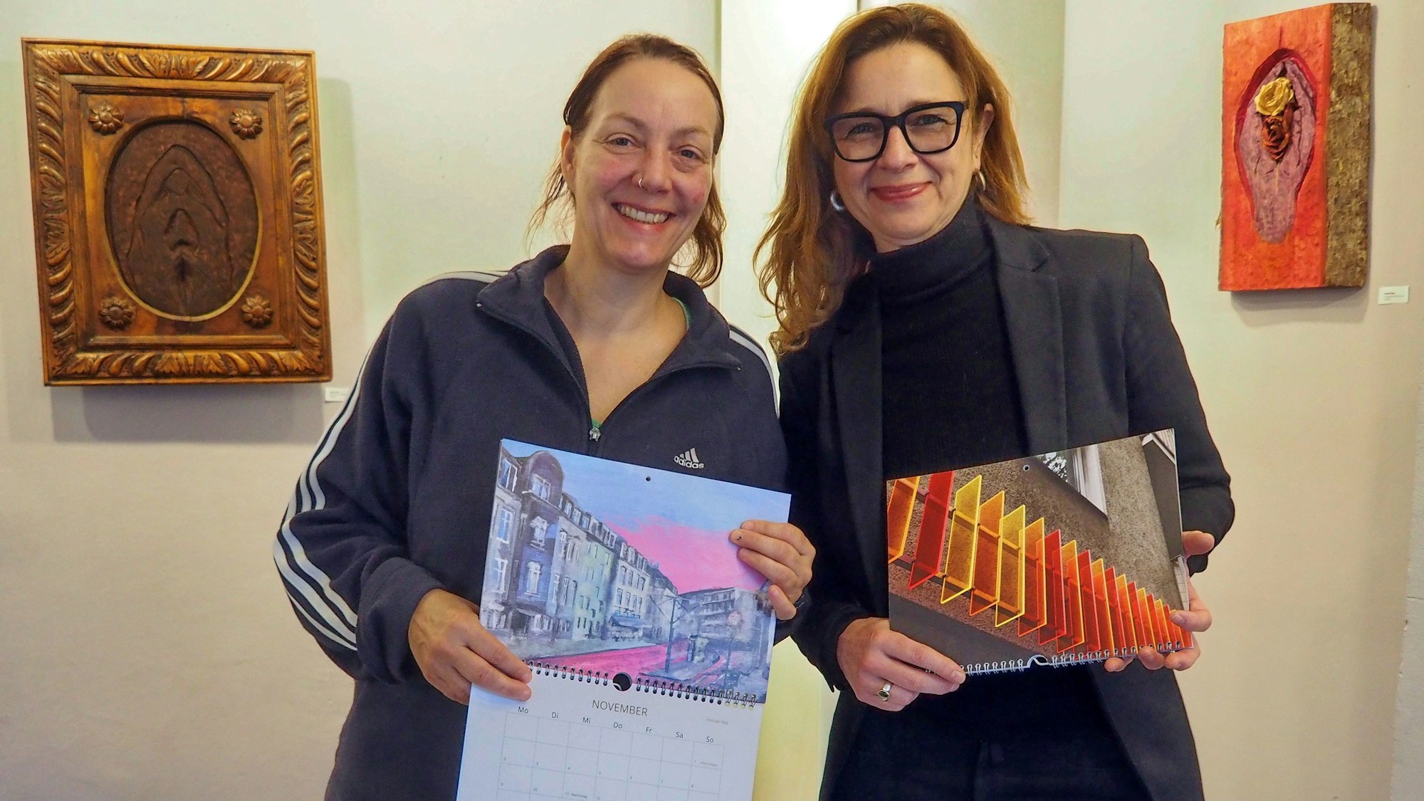 Renate Geiter und Angela Graumann haben gemeinsam den Zollstock-Kalender 2026 gestaltet.