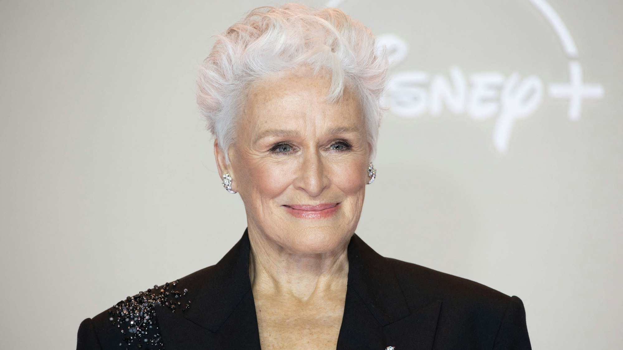 Glenn Close spielt aktuell die Hauptrolle in der Disney+-Serie „All's Fair“.