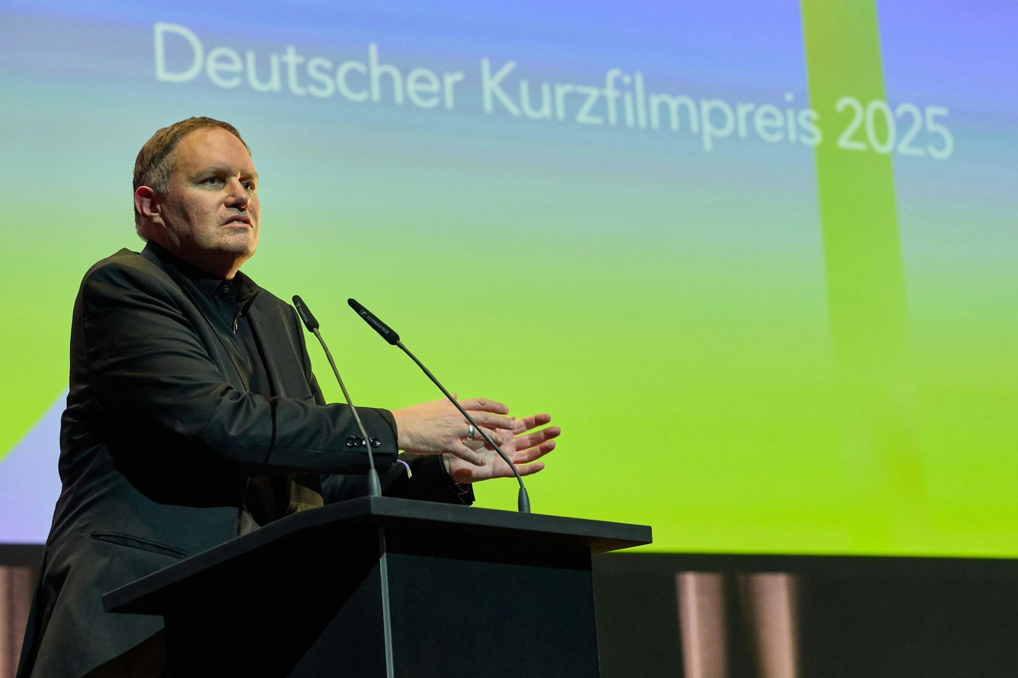 Kultursenator Carsten Brosda bei der Verleihung des Deutschen Kurzfilmpreises.