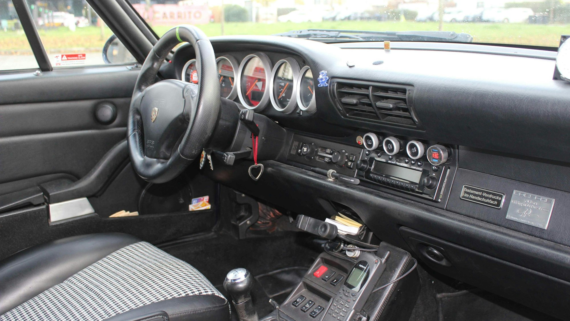 Innenraum eines Porsches Carrera 911 GT