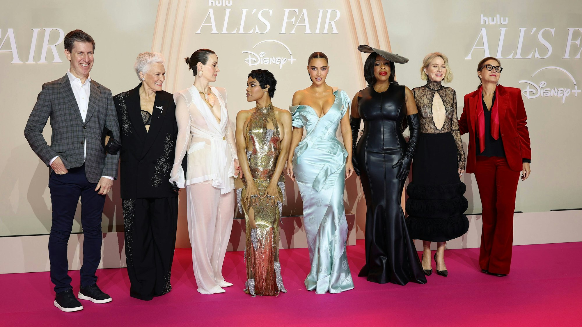 Glenn Close, Kim Kardashian und weitere Stars der Serie auf dem roten Teppich bei „Hulu All's Fair“.