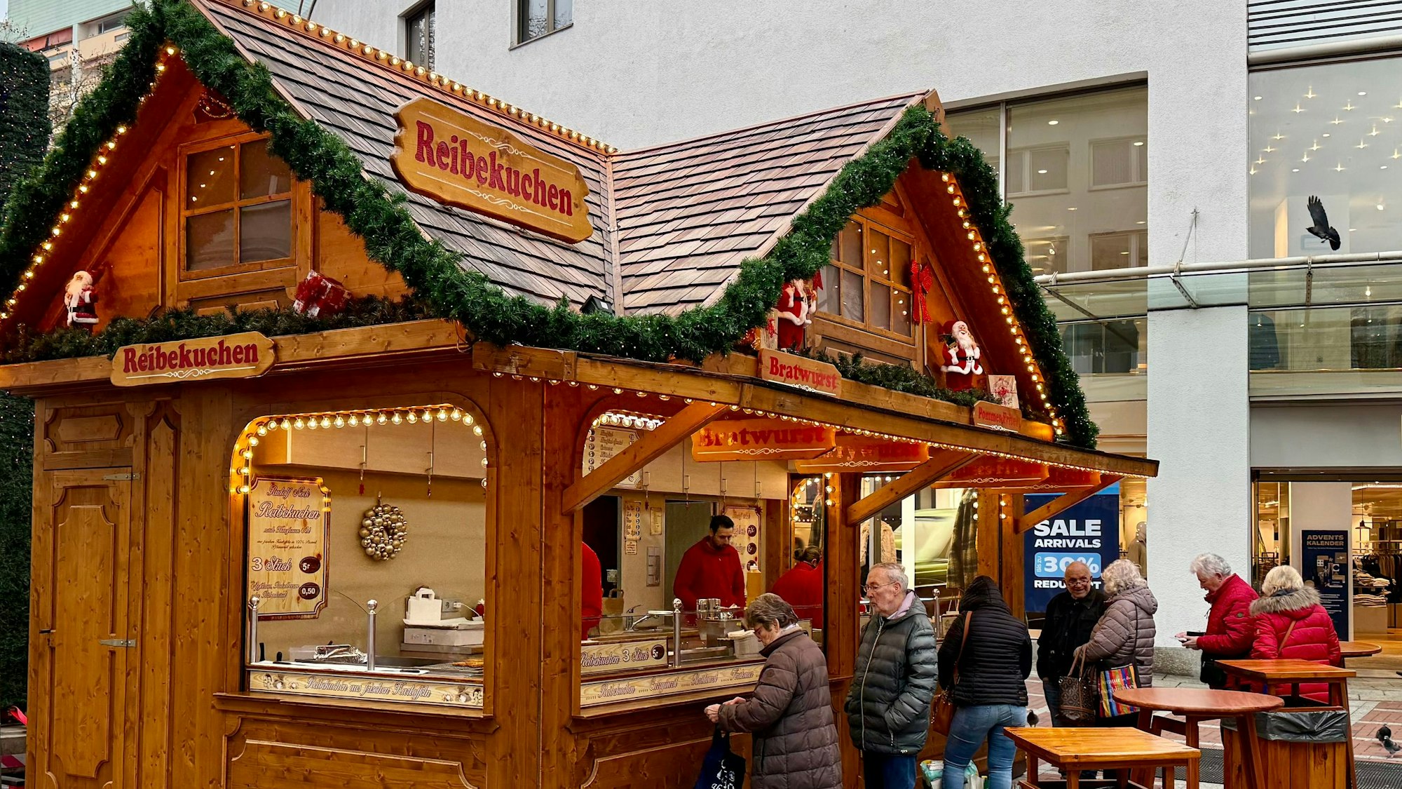 Reibekuchenstand auf dem Wiesdorfer Christkindchenmarkt