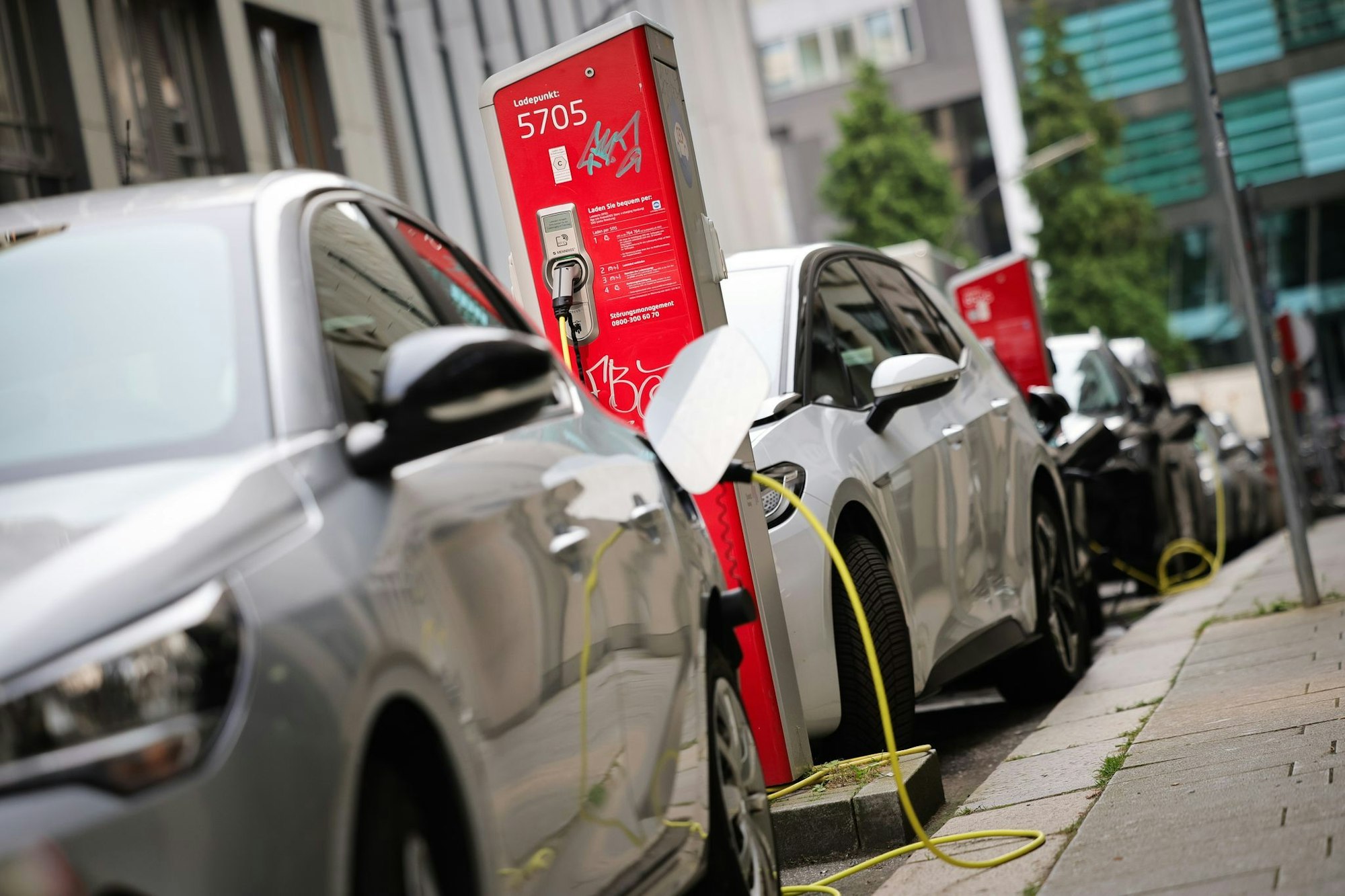 Ist die Ladesäule frei, wenn ich ankomme? Wer auf die öffentliche Infrastruktur angewiesen ist, muss flexibel bleiben.