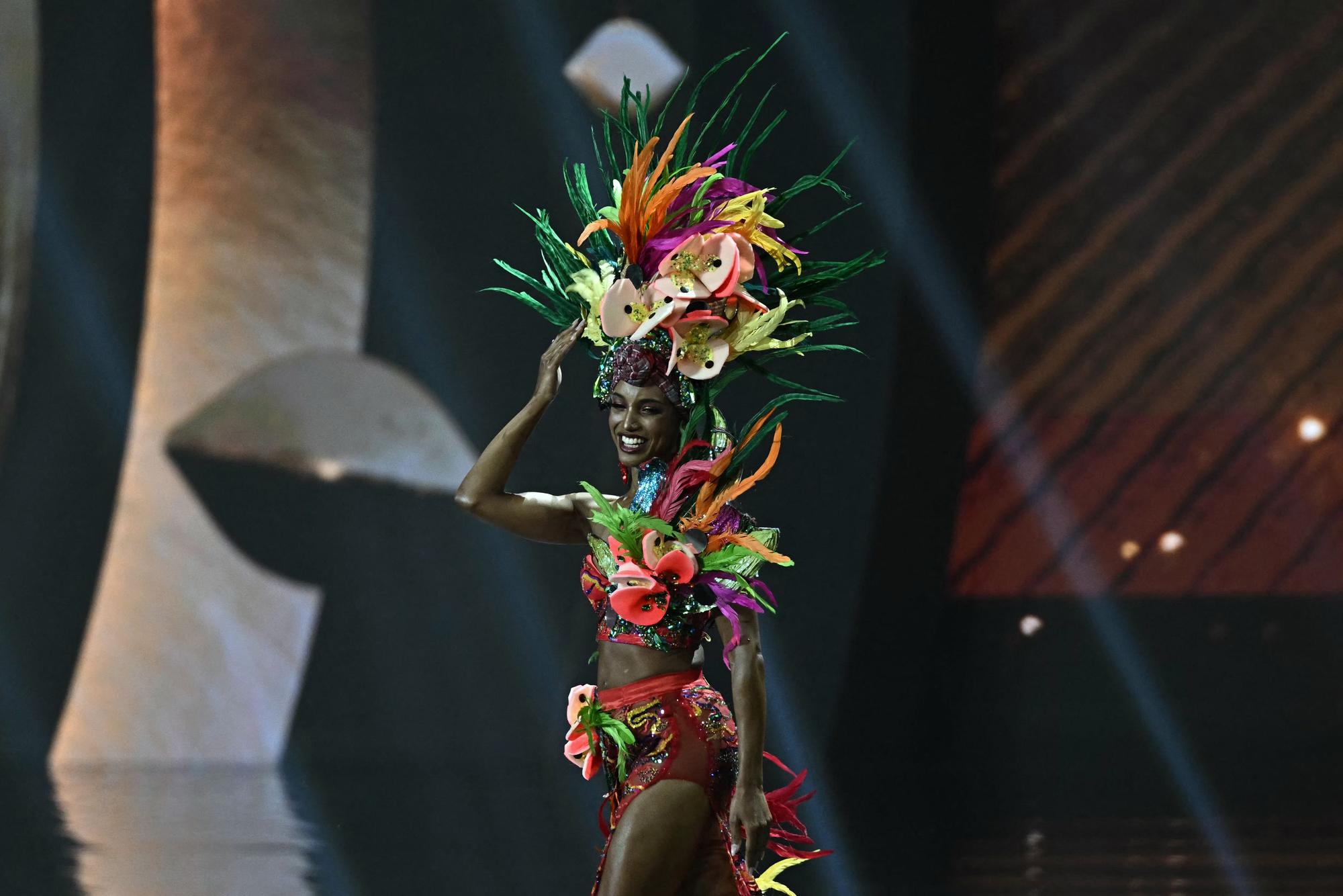 Miss Jamaika Gabrielle Henry betritt die Bühne während der Präsentation der Nationaltrachten bei der Miss Universe 2025 in Nonthaburi nördlich von Bangkok am 19. November 2025.