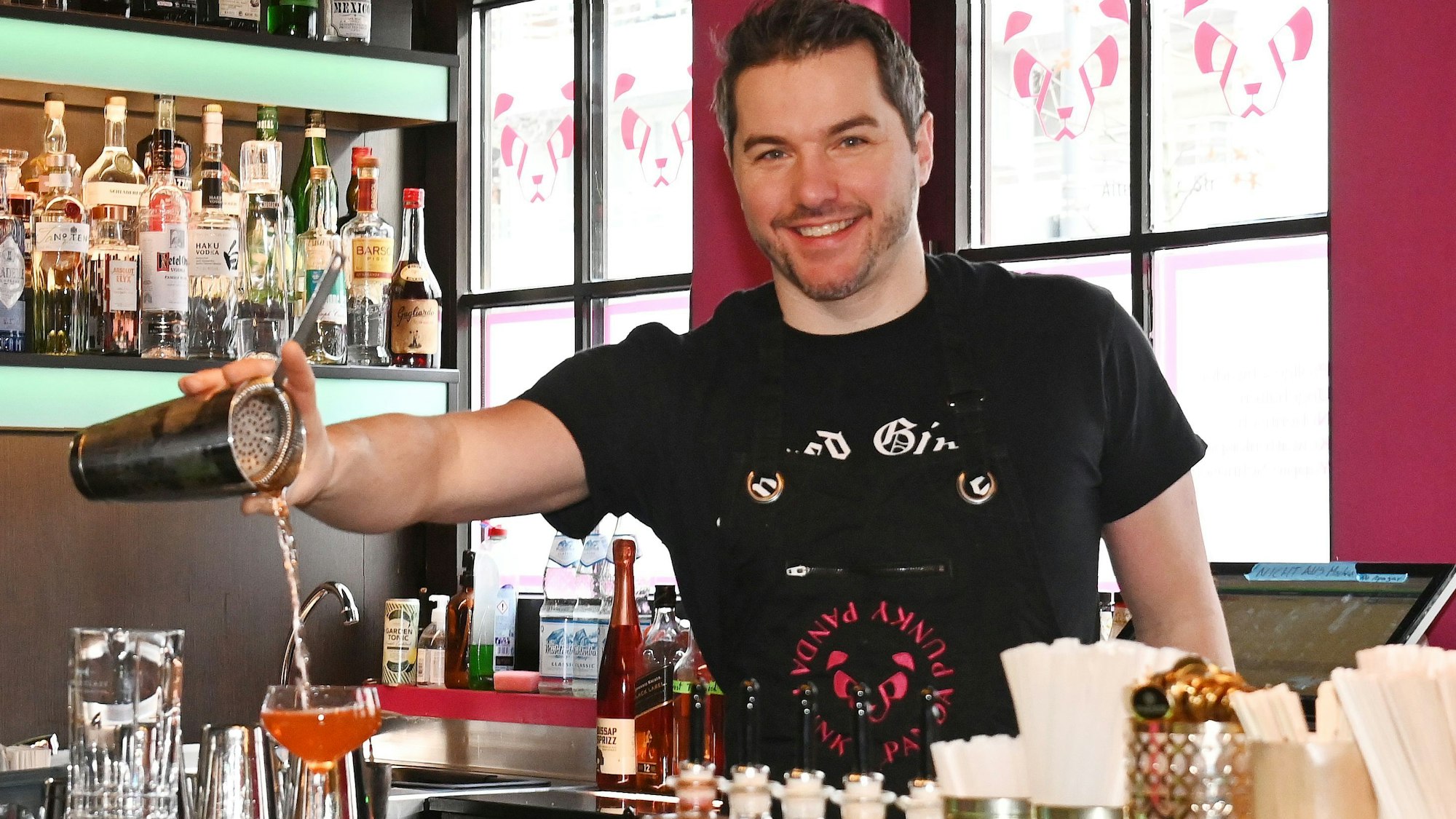 Stephan Hinz im Punky Panda in der Südstadt. Das Little Link in der Maastrichter Straße landete auf Platz zwei des neuen Falstaff-Guides.