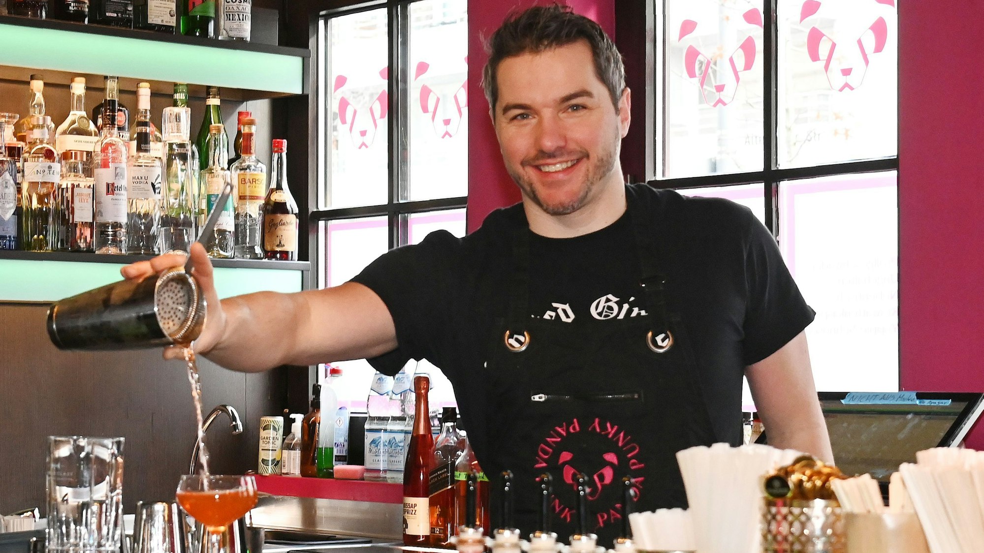 12.11.2025 Köln. Cocktailhauptstadt Köln: Gespräch mit Coktailprofi Stephan Hinz. Foto: Alexander Schwaiger
