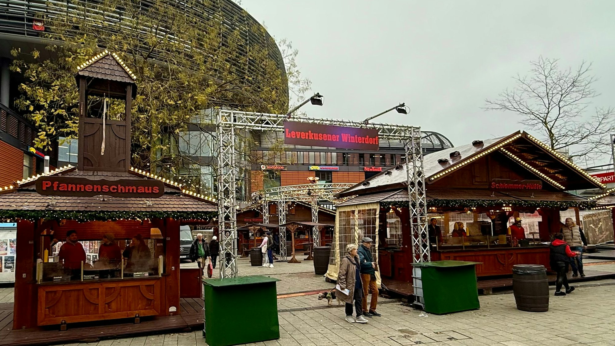 Das Winterdorf vor dem Rathaus