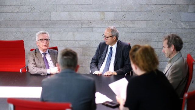 Andreas Voßkuhle, langjähriger Präsident des Bundesverfassungsgerichts, und Thomas de Maizière, ehemaliger Minister, in Köln