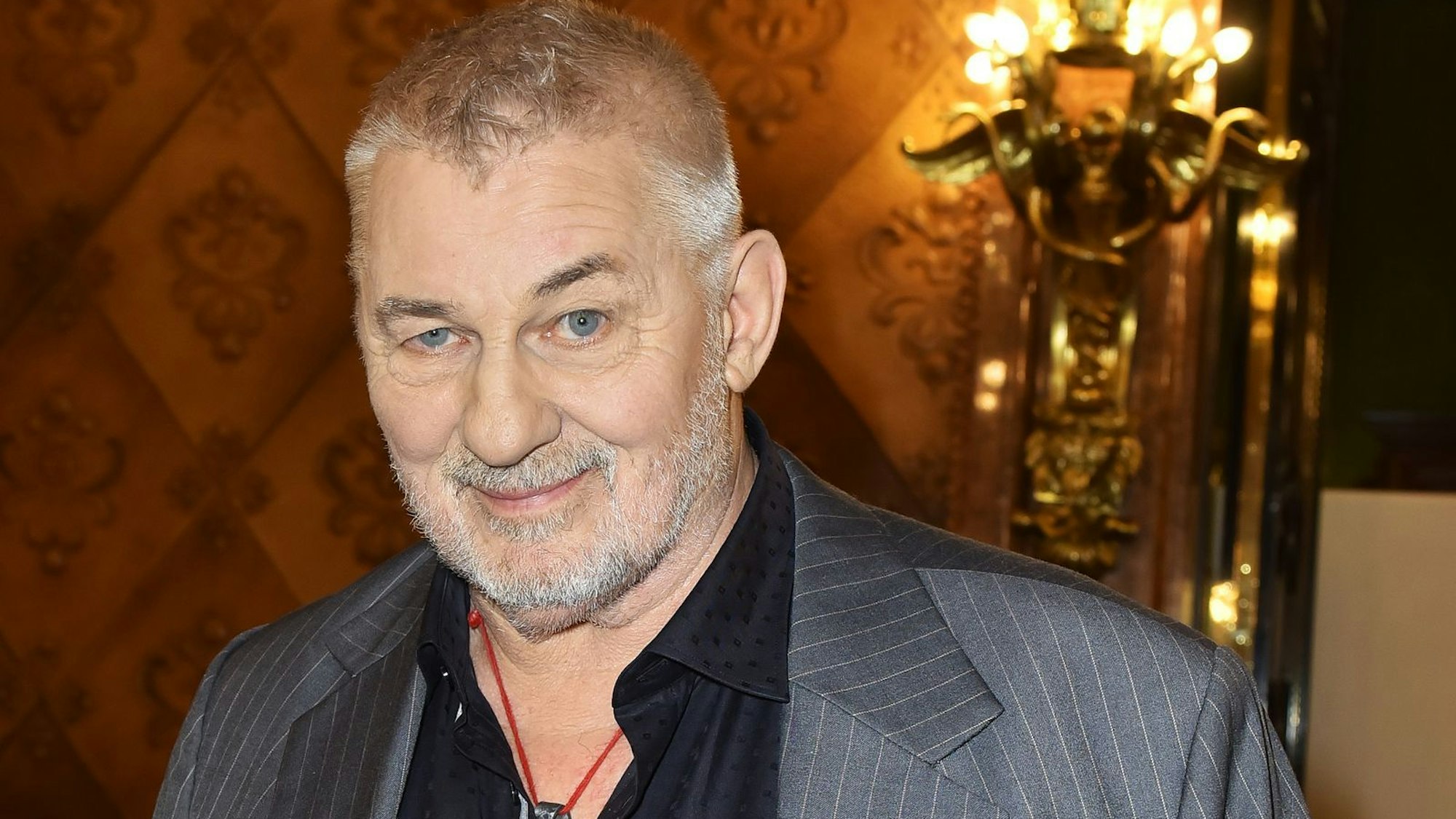 Heinz Hoenig zeigte sich mit seiner Frau Annika auf dem roten Teppich in Hamburg. (Bild: 2018 Getty Images/Christian Augustin)