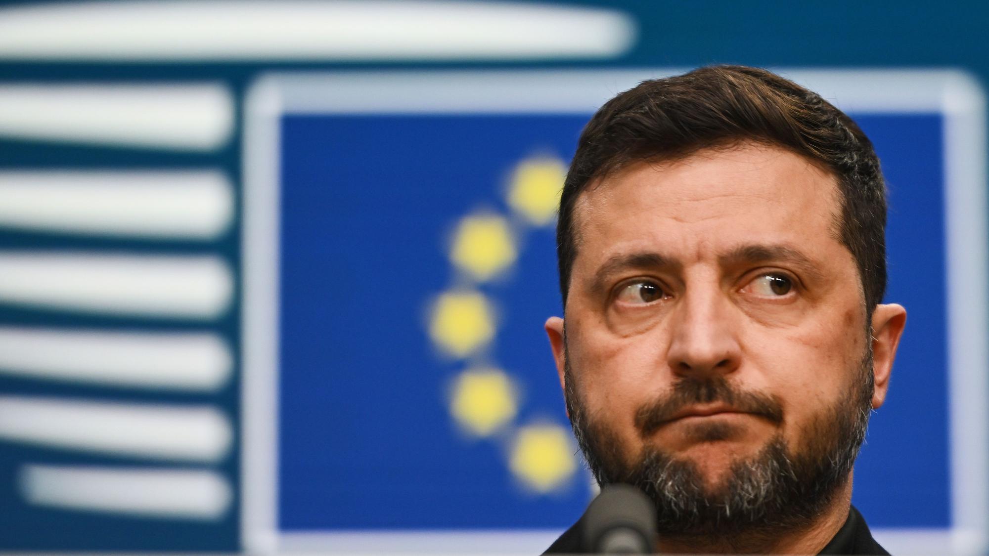 Der ukrainische Präsident Wolodymyr Selenskyj spricht während einer Pressekonferenz. (Archivbild)