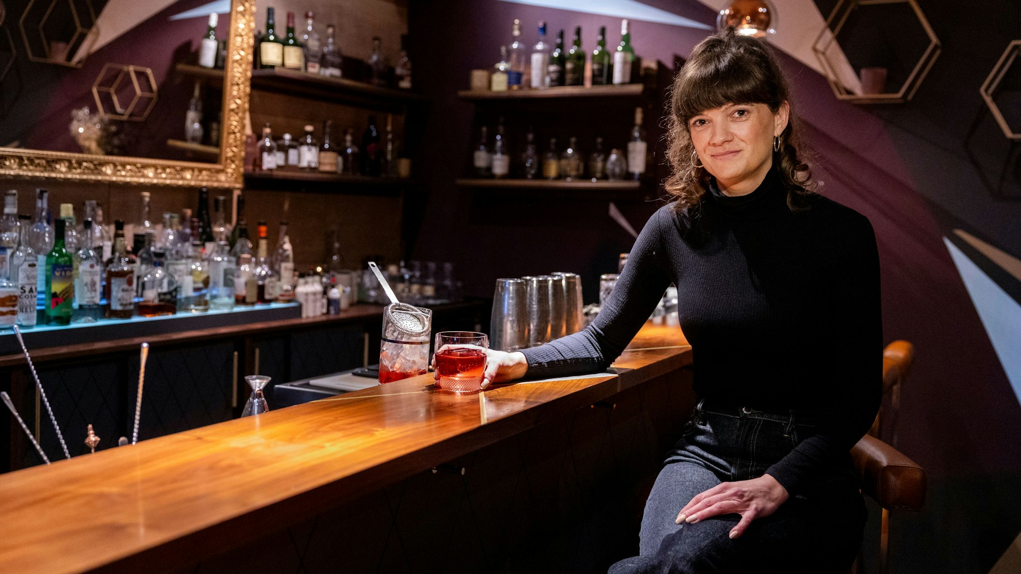 Katrin Löcher ist seit dreieinhalb Jahren Bartenderin im „Samuels Shep“ am Rathenauplatz und macht sich demnächst selbstständig mit einer eigenen Bar.