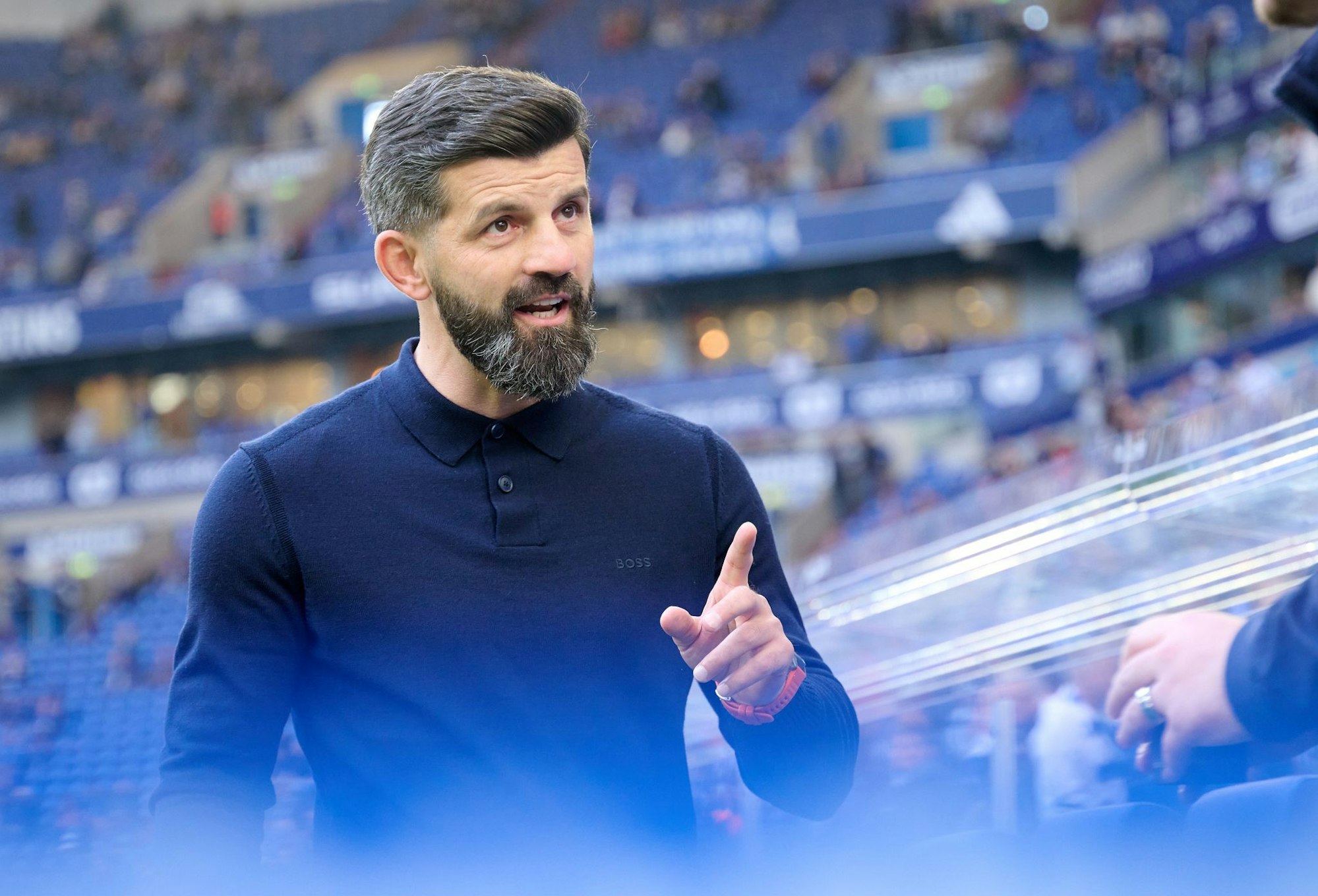 Miron Muslic spricht über die Partie auf Schalke.