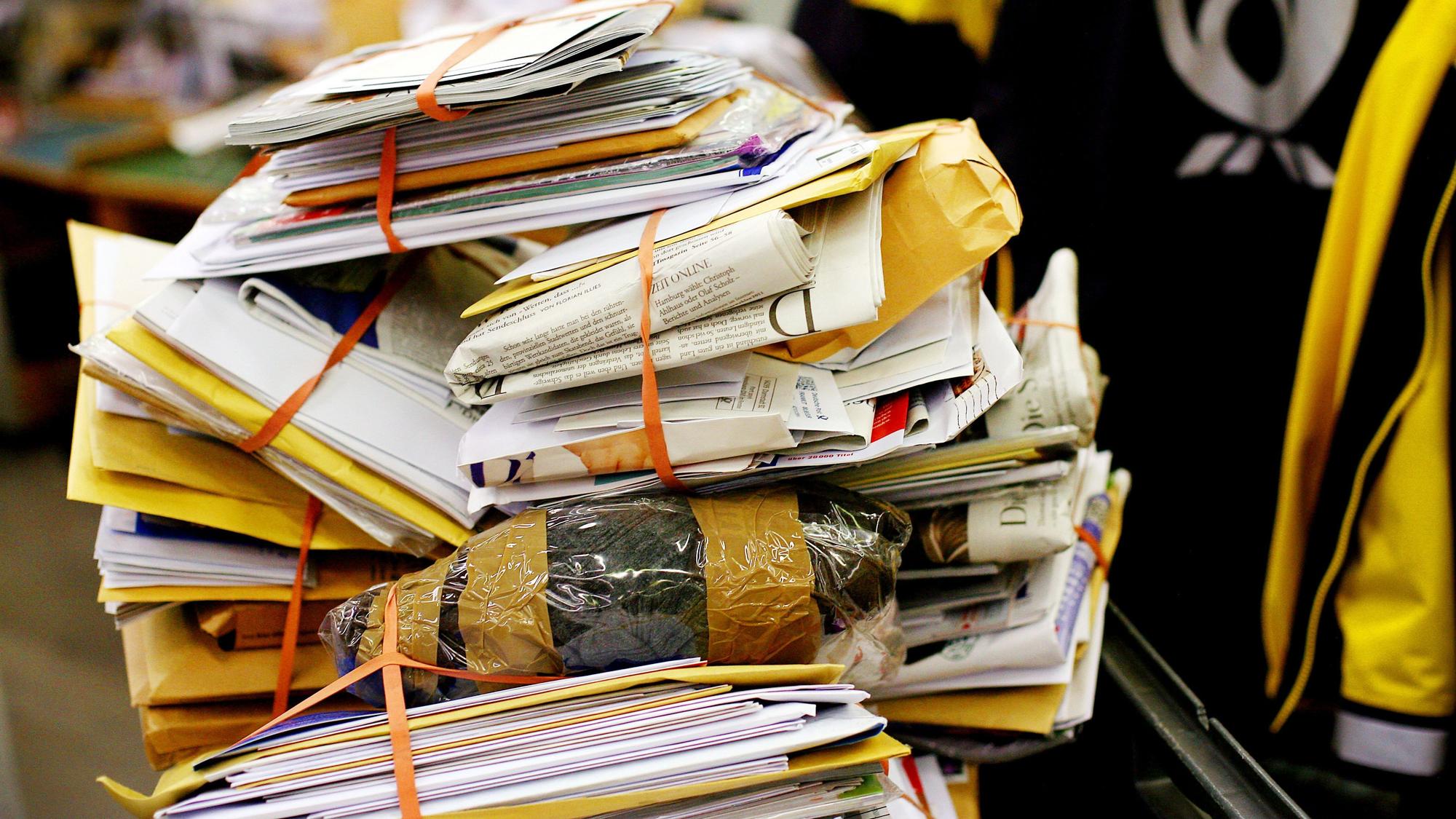 Die Täter hatten es laut Anklage auf Briefe abgesehen, die über die Deutsche Post verschickt wurden.