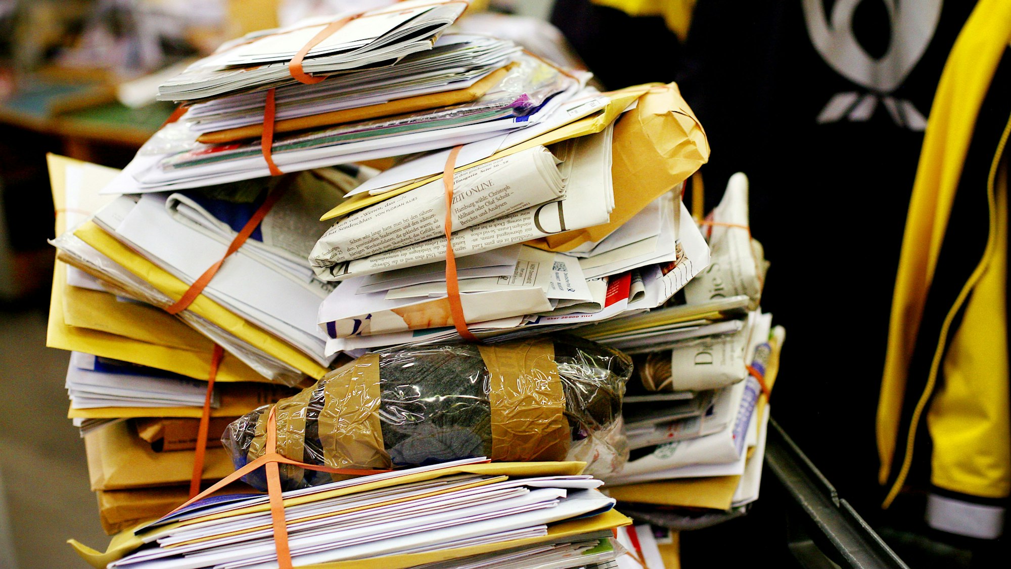 Die Täter hatten es laut Anklage auf Briefe abgesehen, die über die Deutsche Post verschickt wurden.