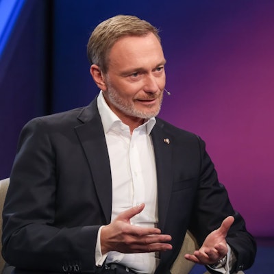 Christian Lindner hat bei Sandra Maischberger gegen Friedrich Merz ausgeteilt. (Bild: WDR/Oliver Ziebe)