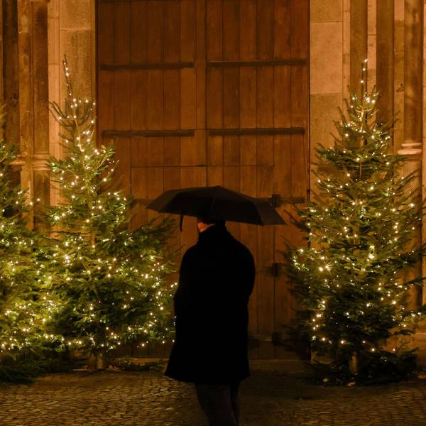 16.12.2024, Köln: Weihnachtsbeleuchtung, Winterbeleuchtung in Köln.
Blick in die Kölner Altstadt am Eingang von Groß St. Martin.
copyright Michael Bause