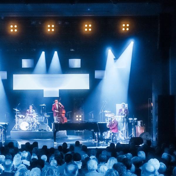 Das Erholungshaus als Spielstätte für die Leverkusener Jazztage steht auf dem Spiel, hier das Konzert von Götz Alsmann und Band.